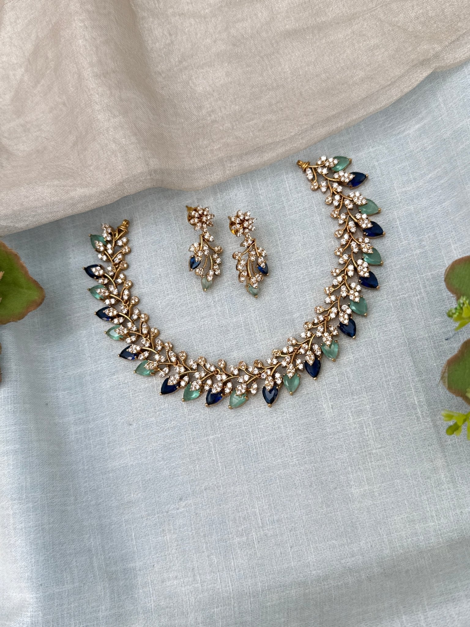 Luxurious Victorian Statement Short Necklace Set 702 - Mahilas