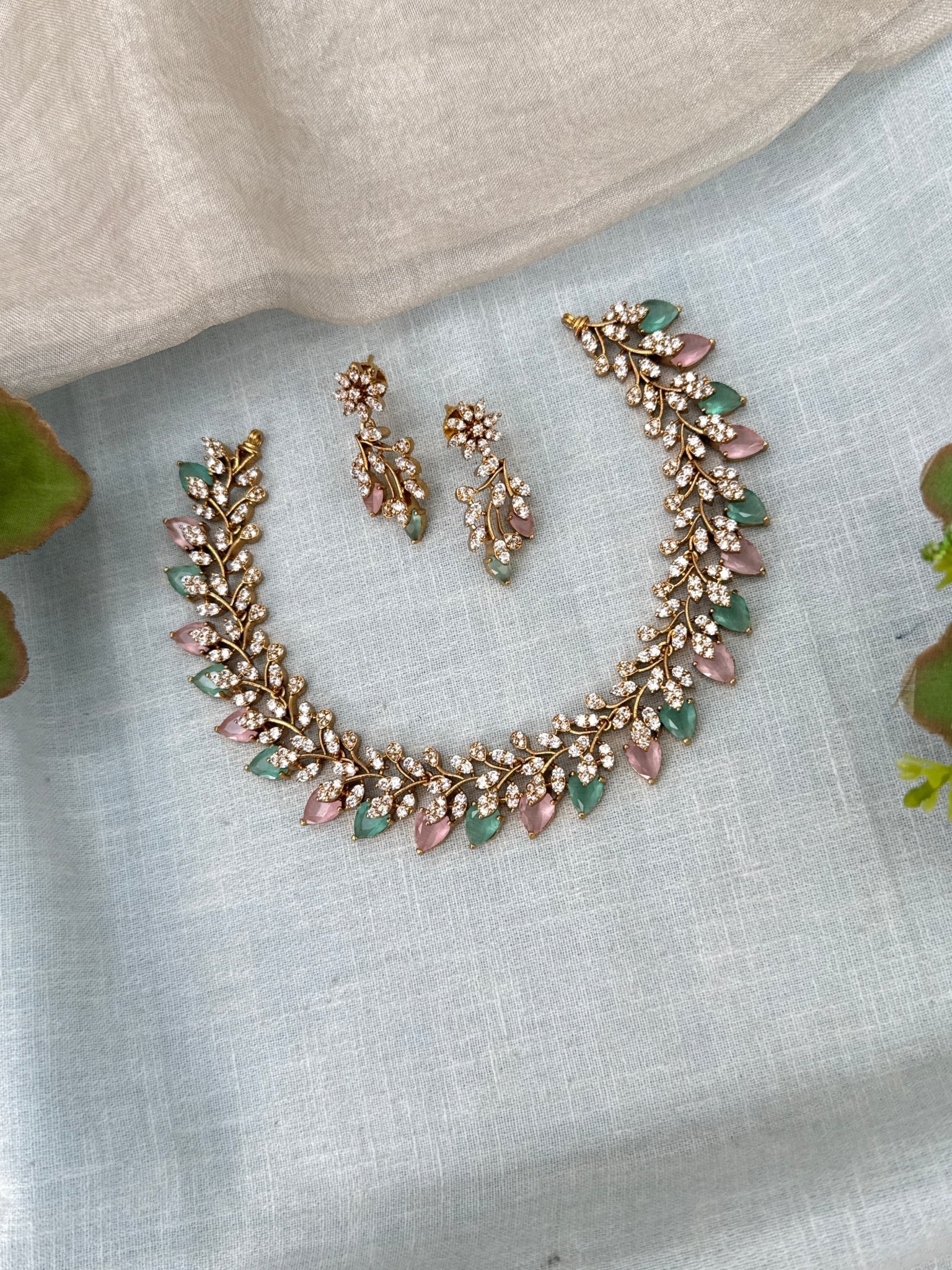 Luxurious Victorian Statement Short Necklace Set 703 - Mahilas