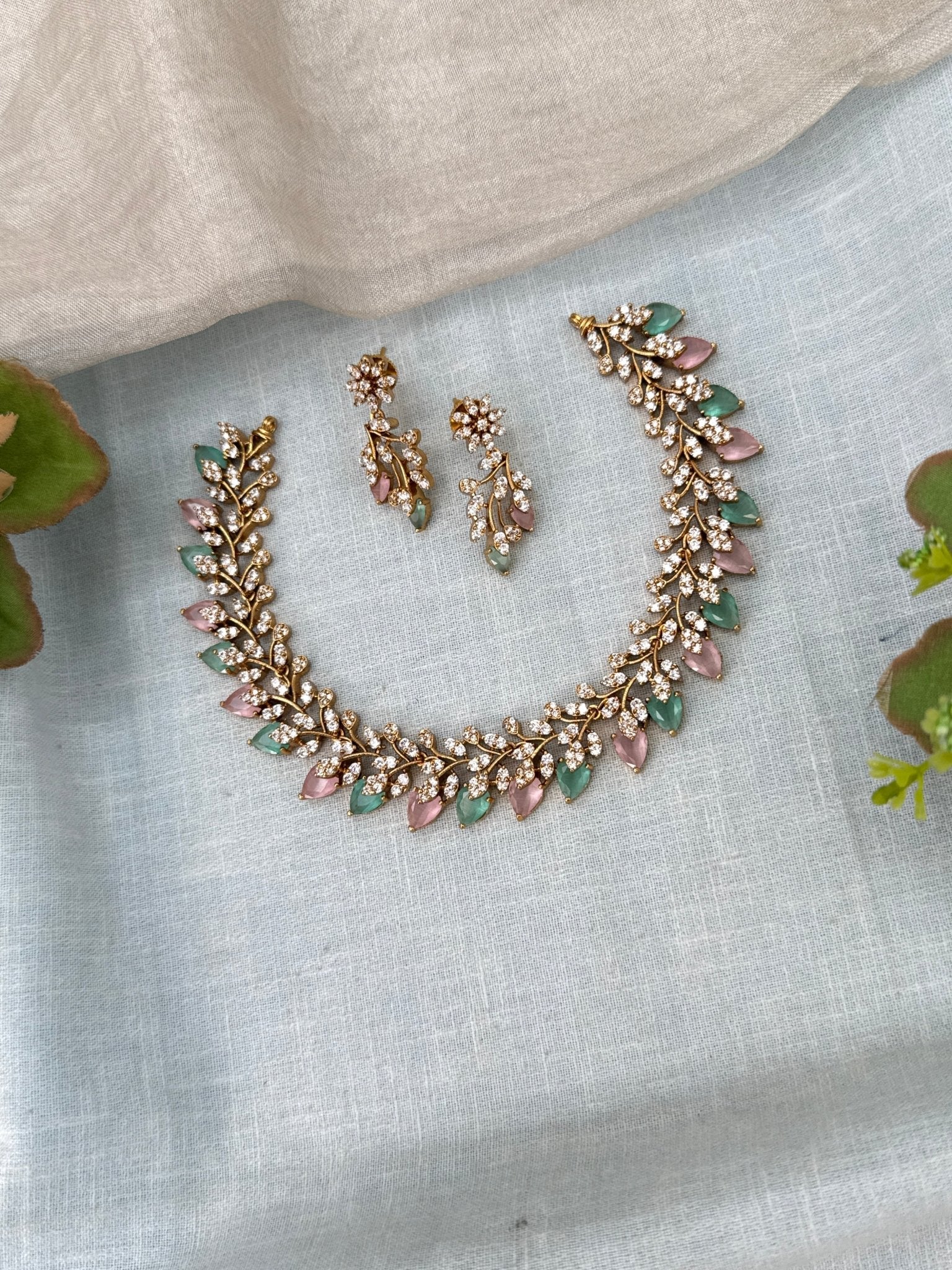 Luxurious Victorian Statement Short Necklace Set 703 - Mahilas