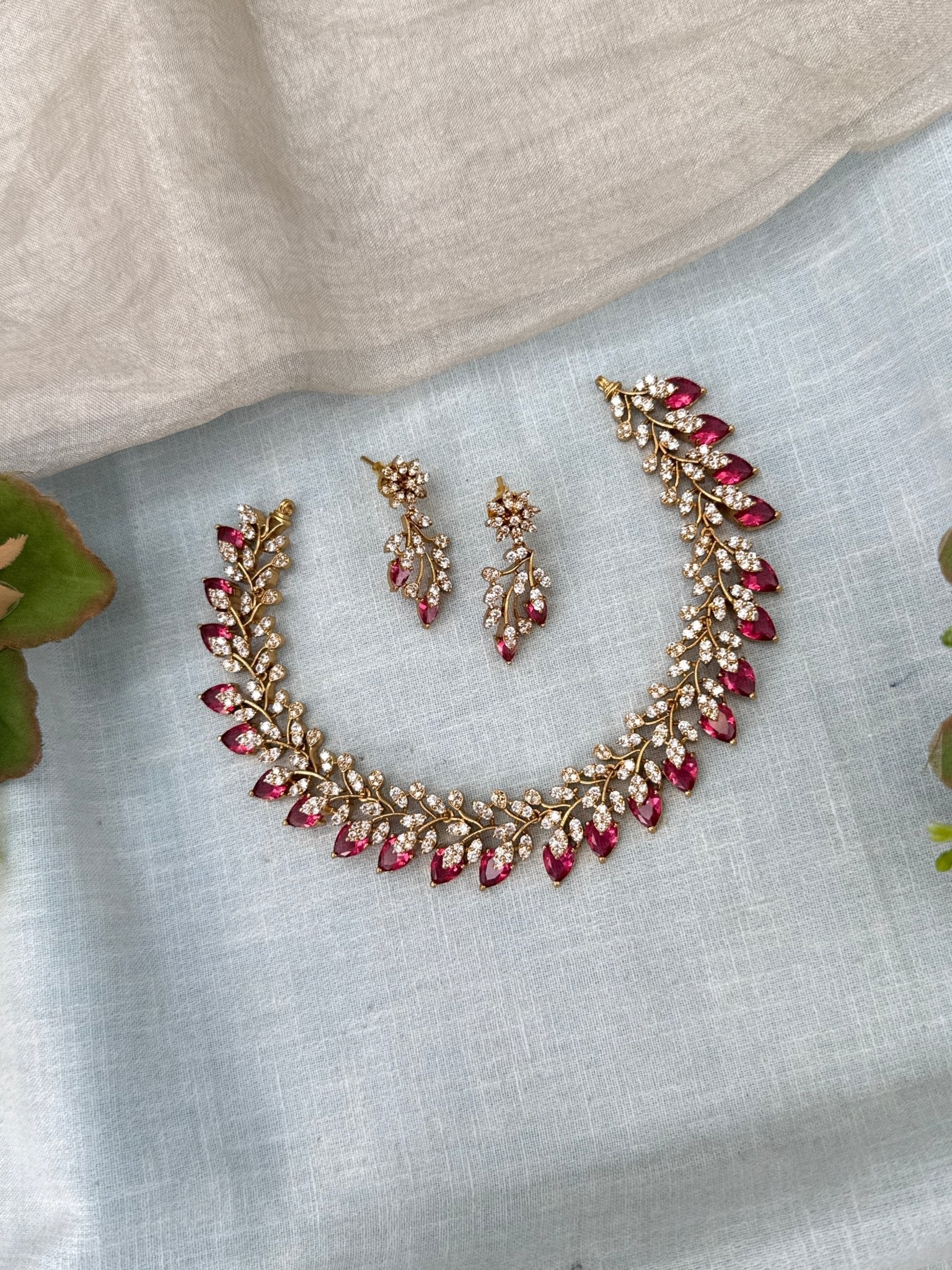Luxurious Victorian Statement Short Necklace Set 704 - Mahilas