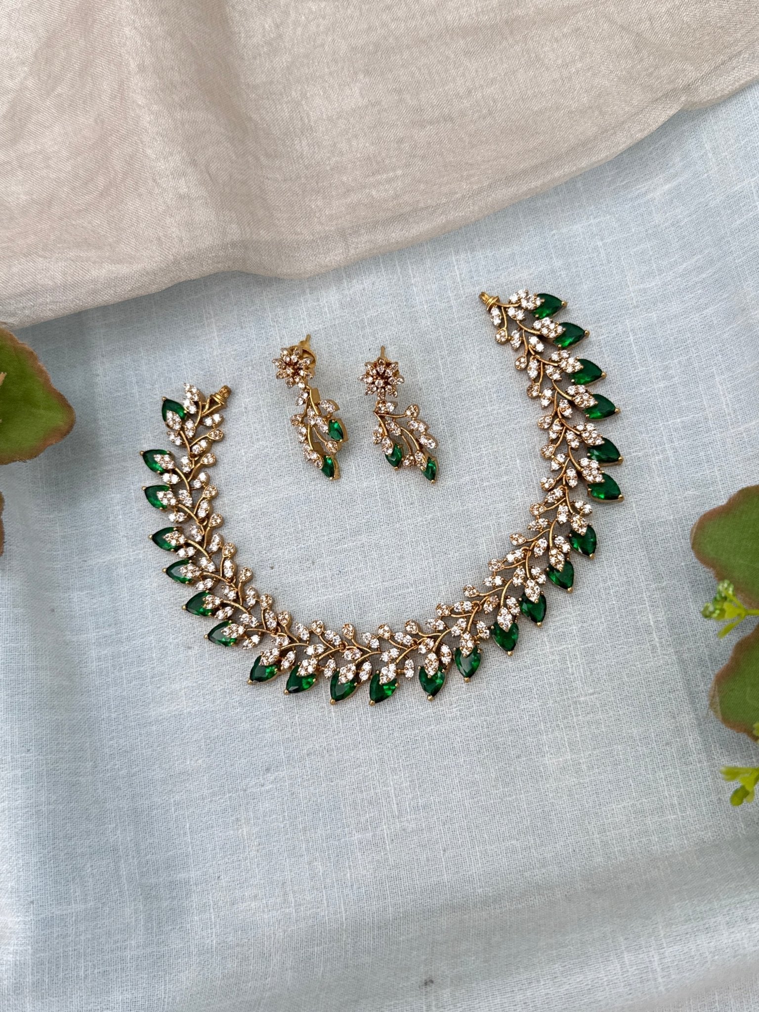 Luxurious Victorian Statement Short Necklace Set 706 - Mahilas
