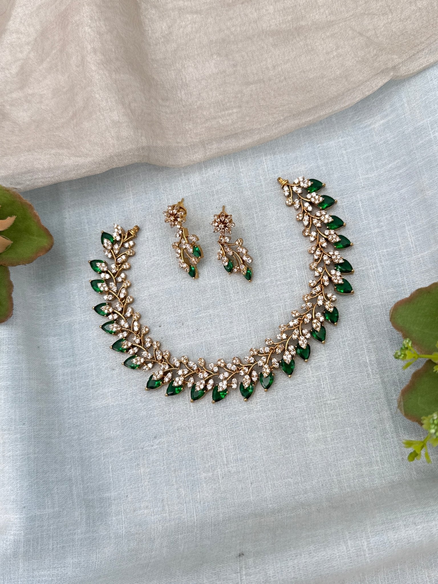 Luxurious Victorian Statement Short Necklace Set 706 - Mahilas