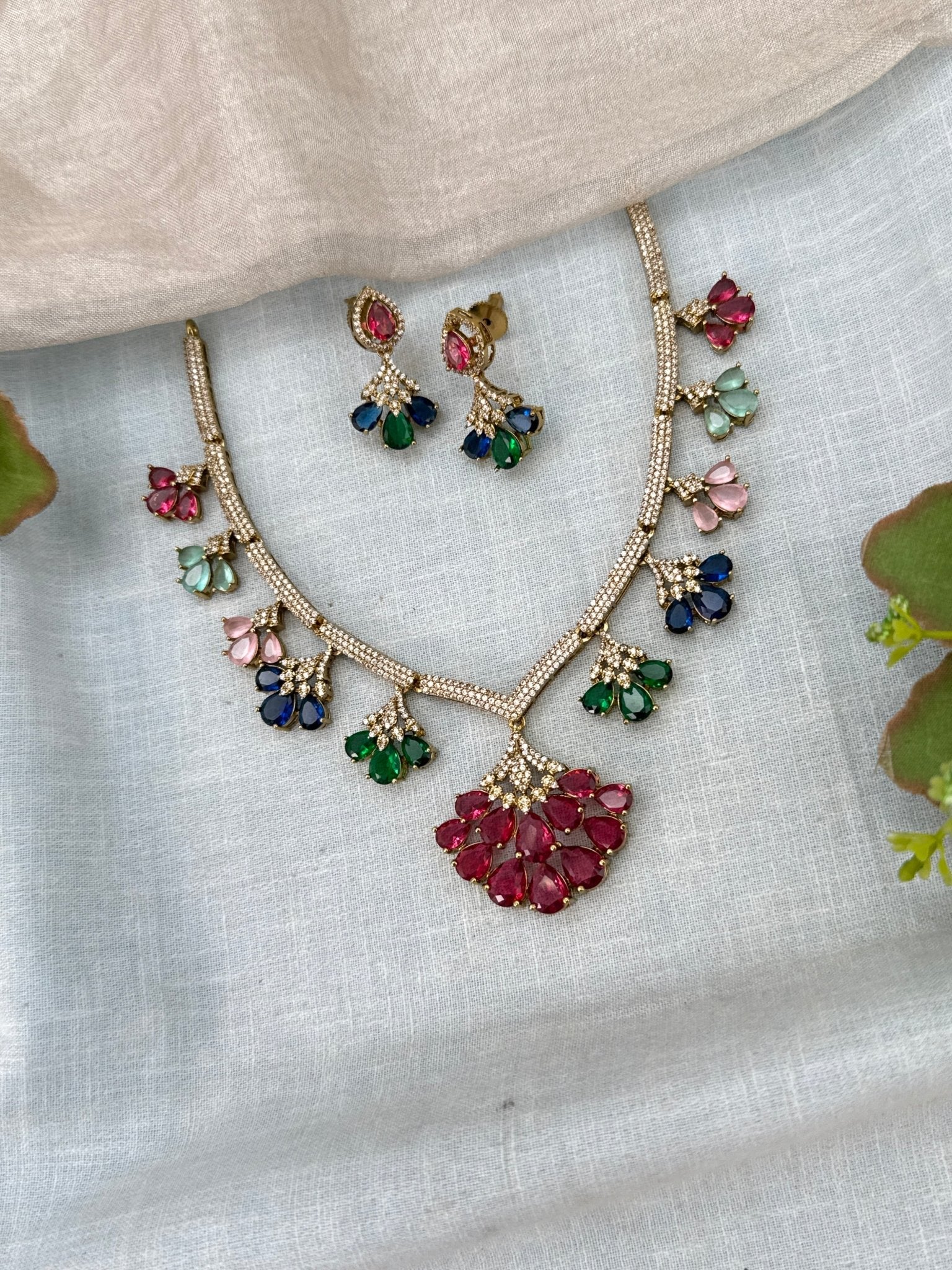 Luxurious Victorian Statement Short Necklace Set 707 - Mahilas