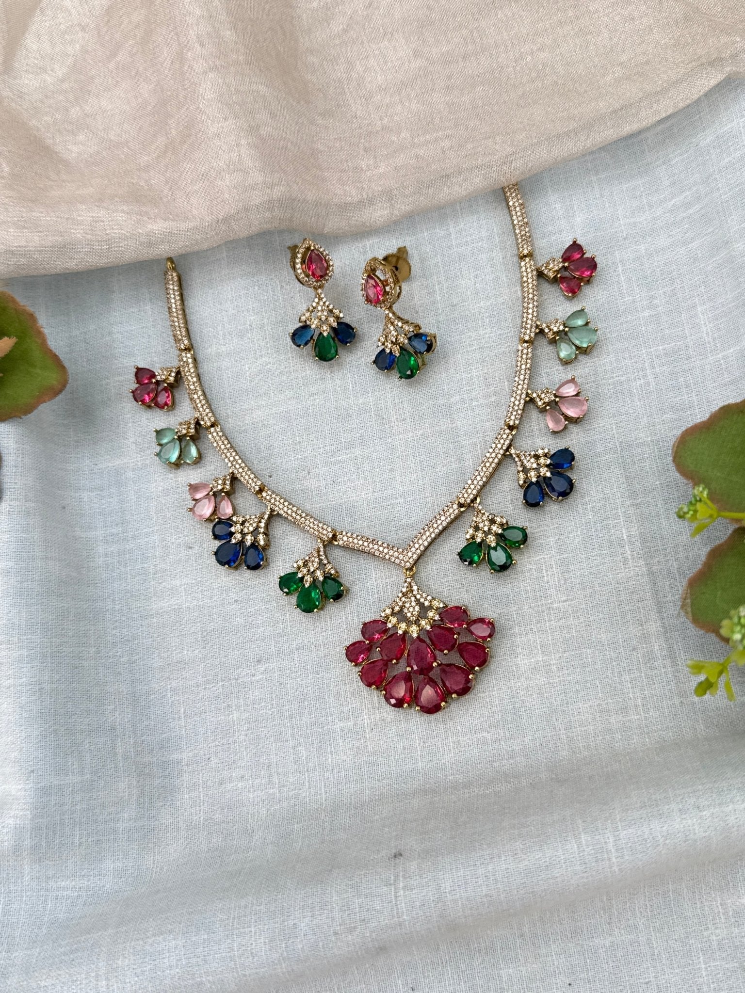Luxurious Victorian Statement Short Necklace Set 707 - Mahilas