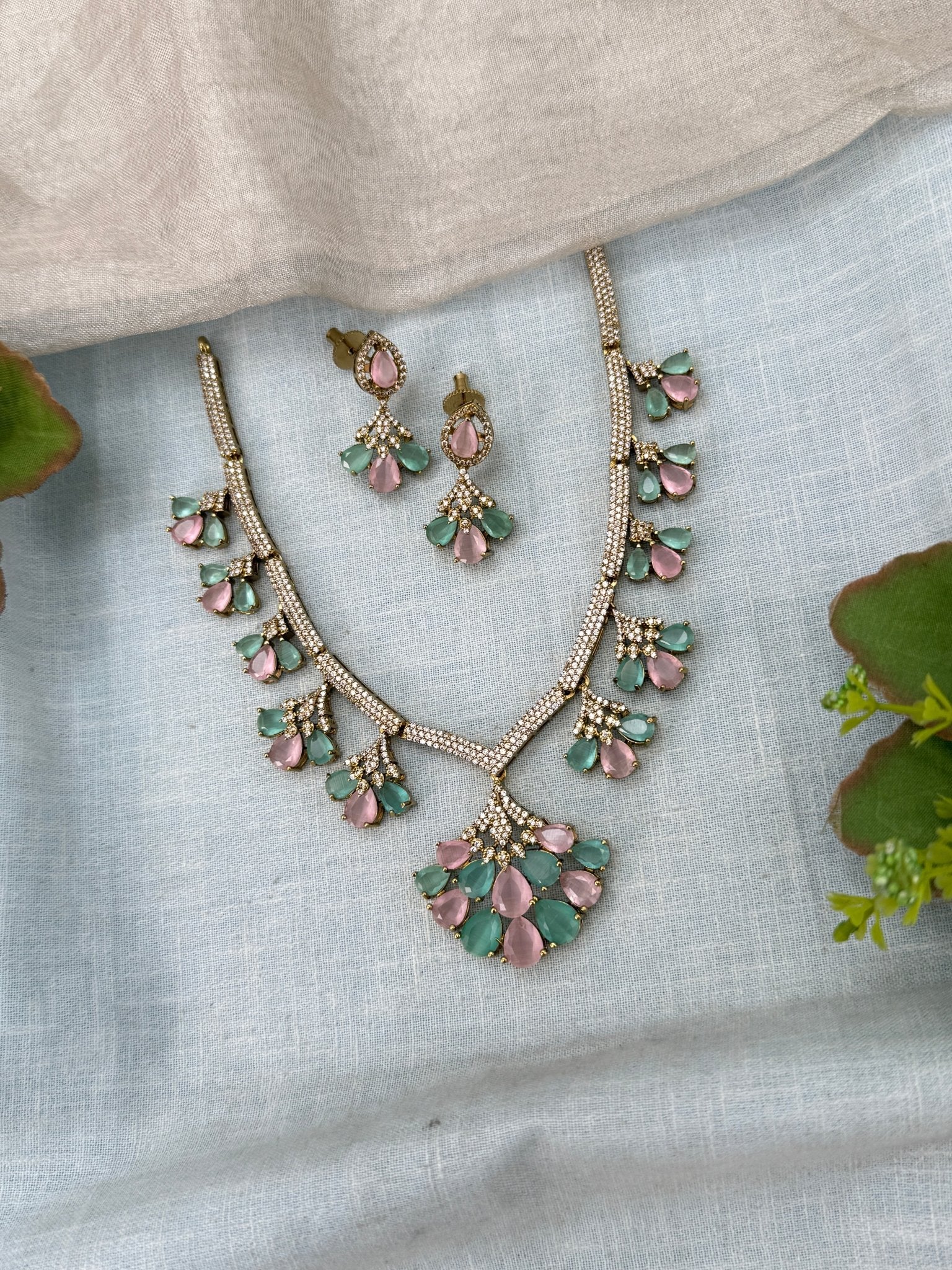 Luxurious Victorian Statement Short Necklace Set 708 - Mahilas