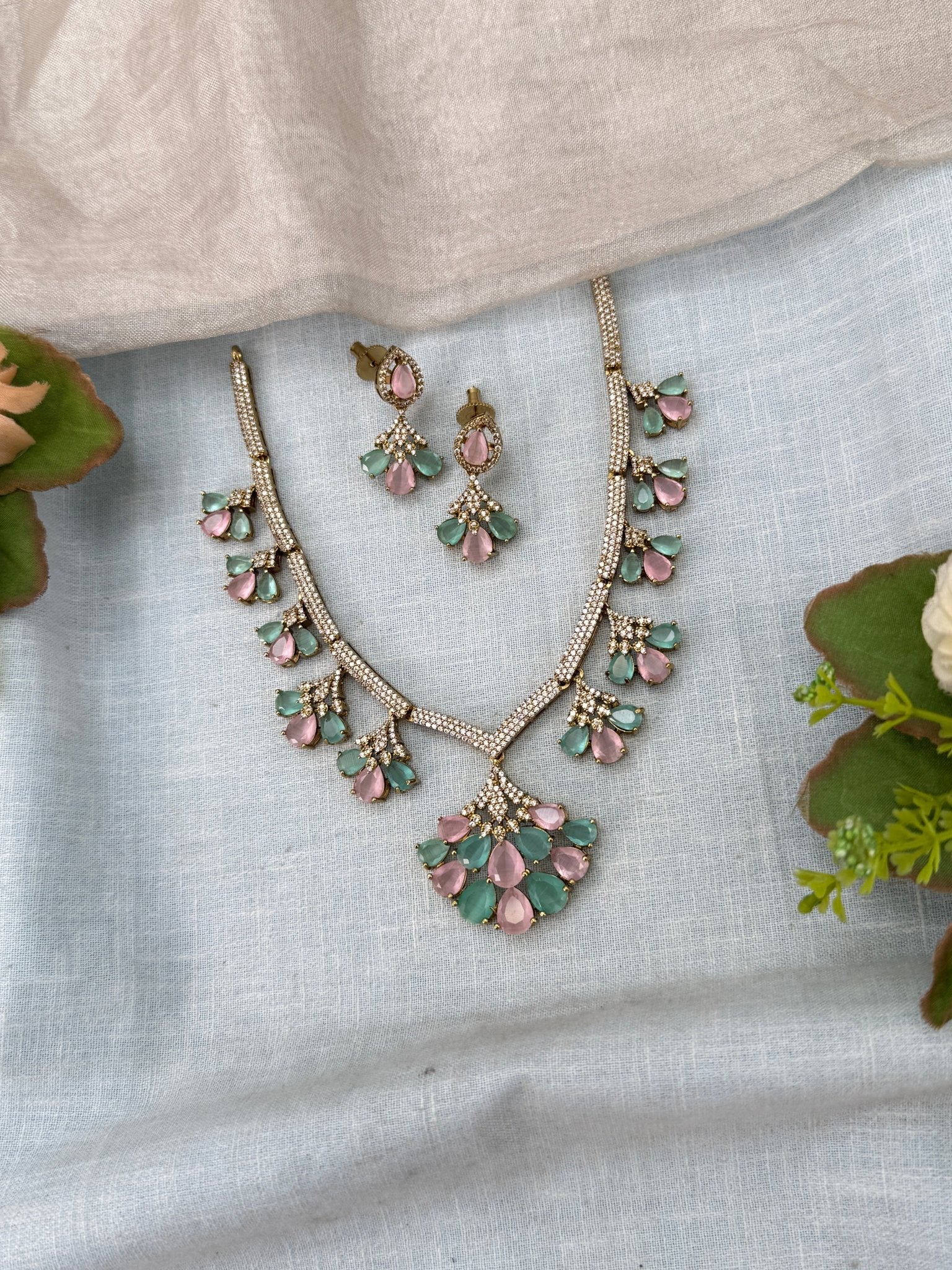Luxurious Victorian Statement Short Necklace Set 708 - Mahilas