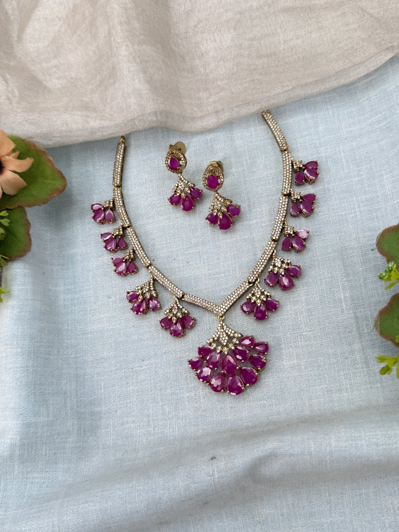 Luxurious Victorian Statement Short Necklace Set 709 - Mahilas