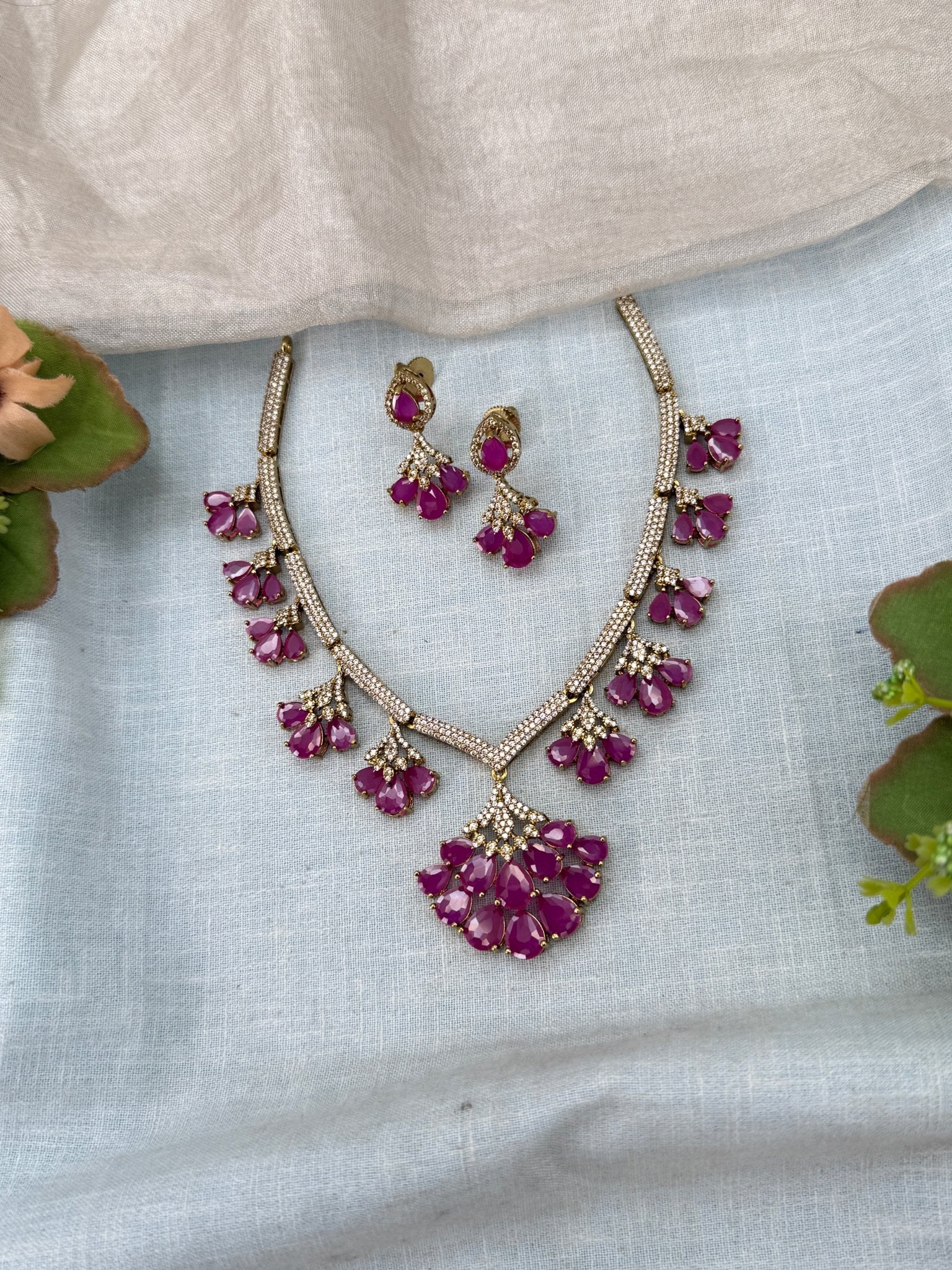 Luxurious Victorian Statement Short Necklace Set 709 - Mahilas