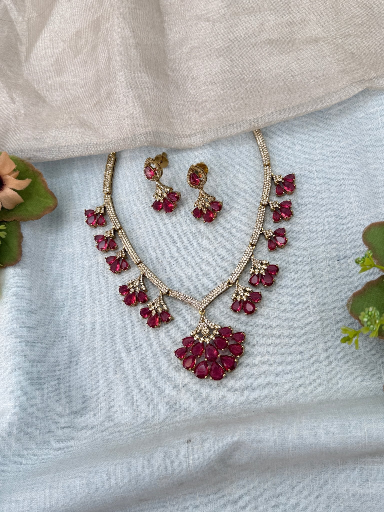 Luxurious Victorian Statement Short Necklace Set 710 - Mahilas