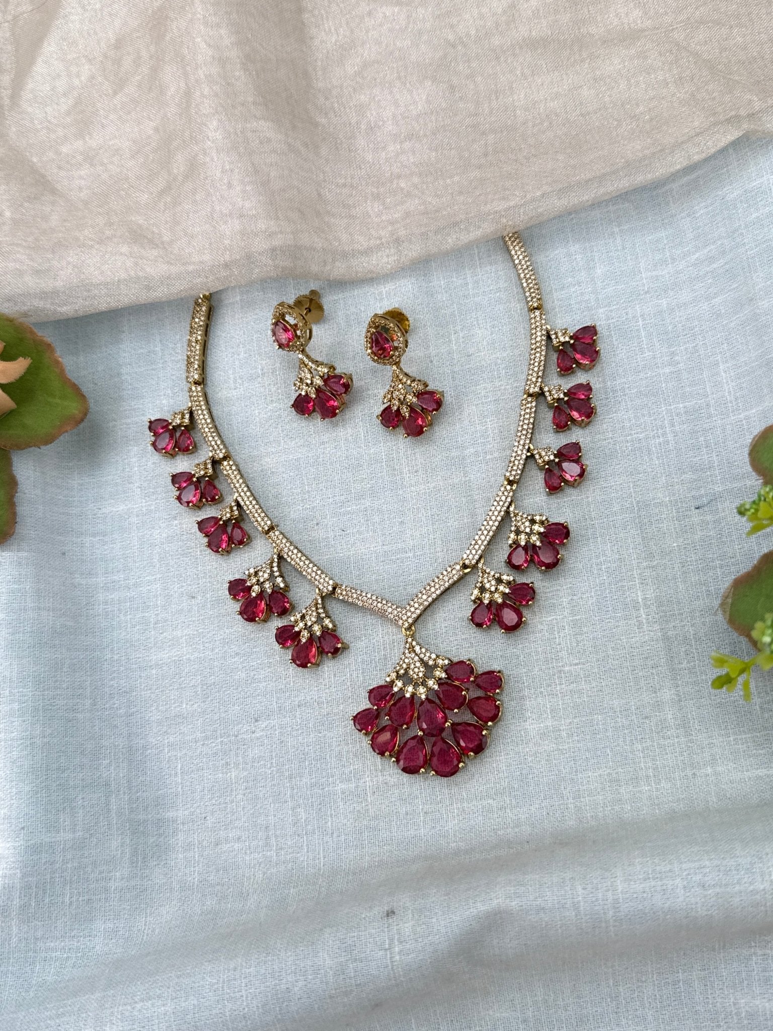 Luxurious Victorian Statement Short Necklace Set 710 - Mahilas
