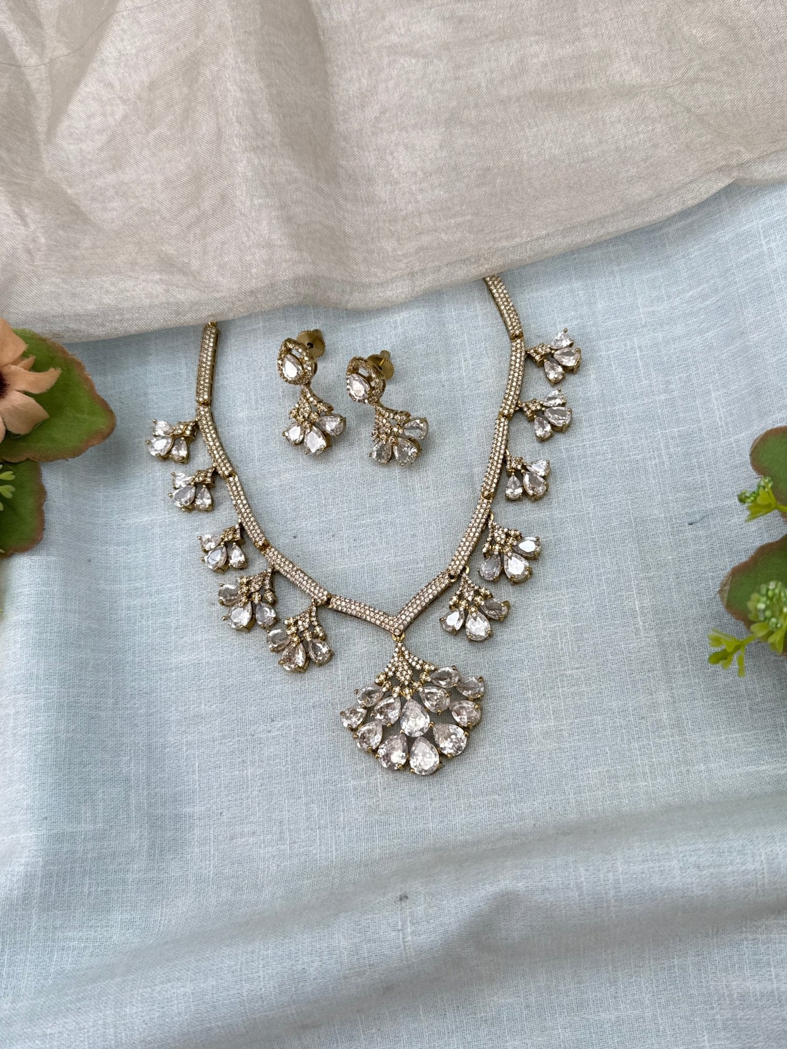 Luxurious Victorian Statement Short Necklace Set 711 - Mahilas