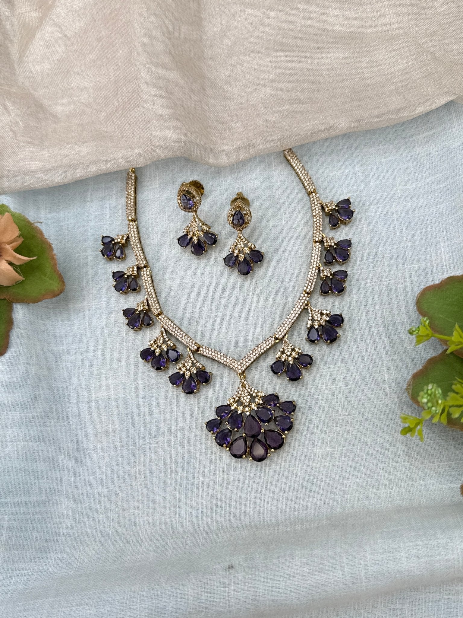 Luxurious Victorian Statement Short Necklace Set 716 - Mahilas
