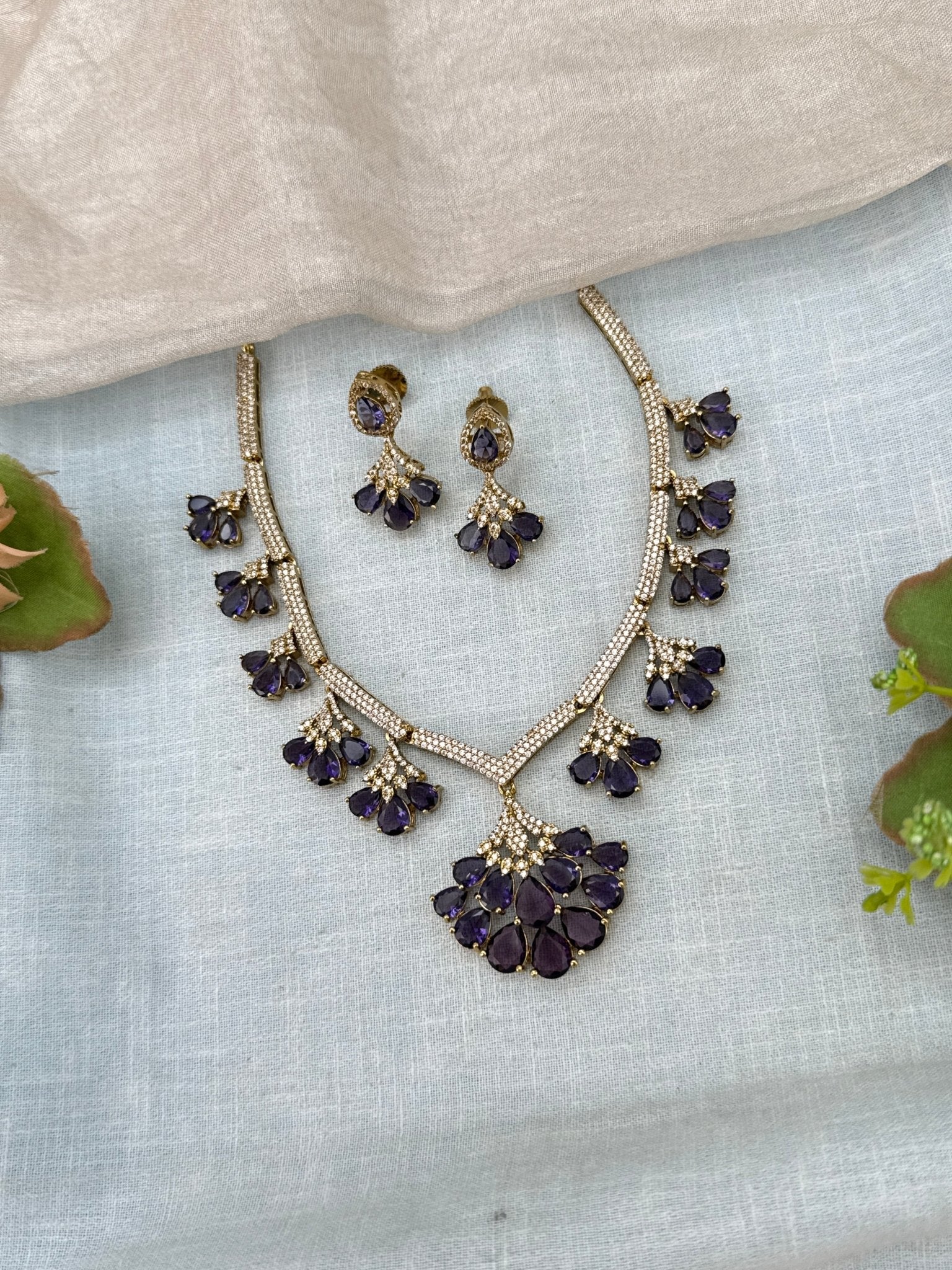 Luxurious Victorian Statement Short Necklace Set 716 - Mahilas