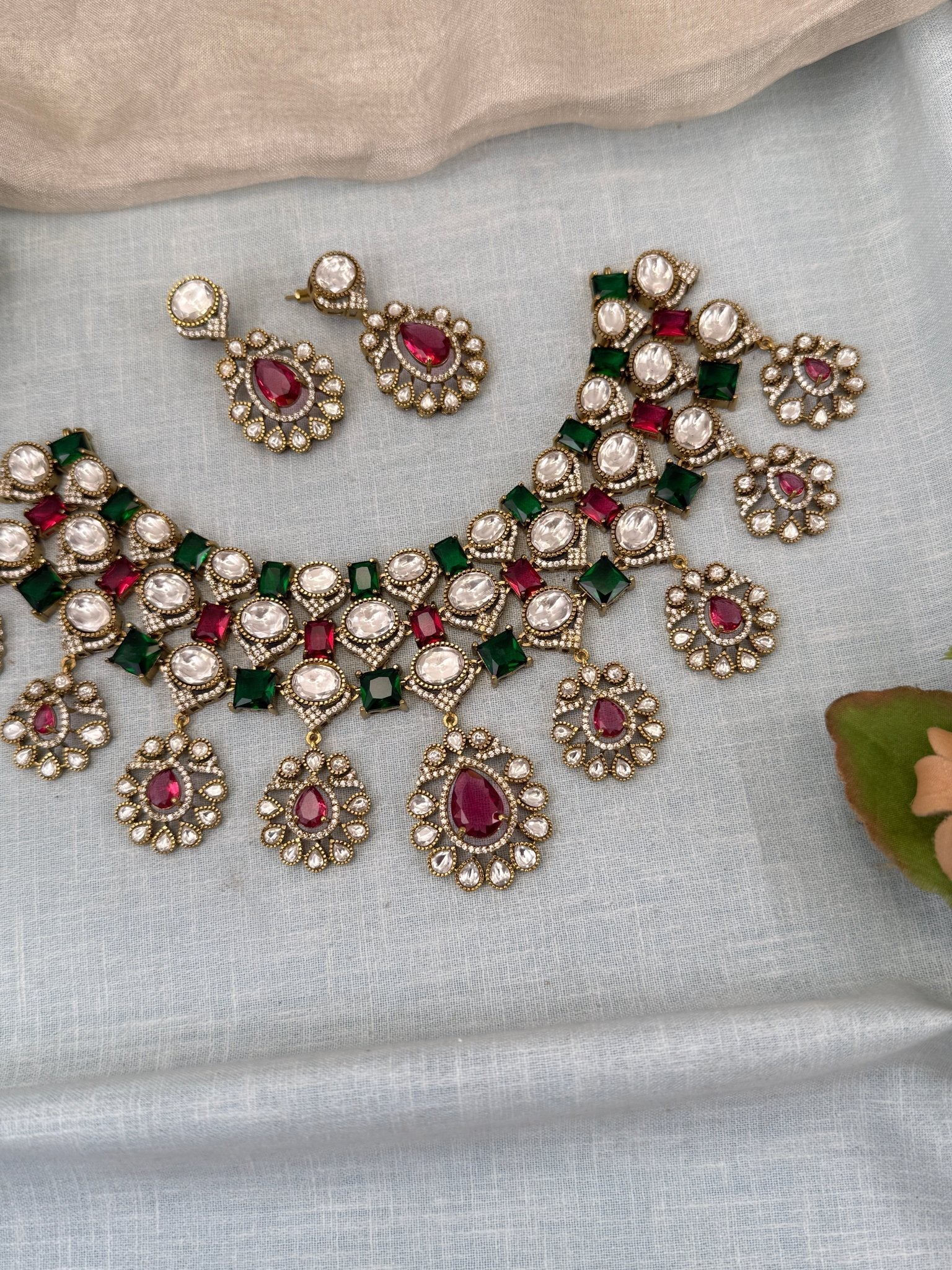 Luxurious Victorian Stone Choker Necklace Set 0584 - Mahilas