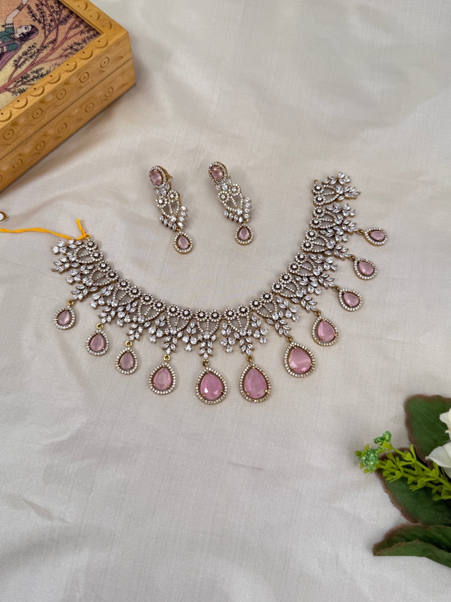 Luxurious Victorian Stone Choker Necklace Set 701 - Mahilas