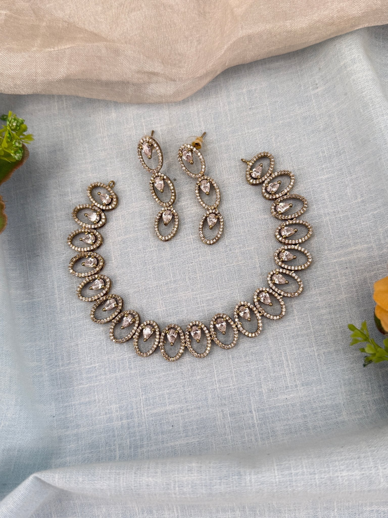 Luxurious Victorian Stone Short Necklace Set 630 - Mahilas