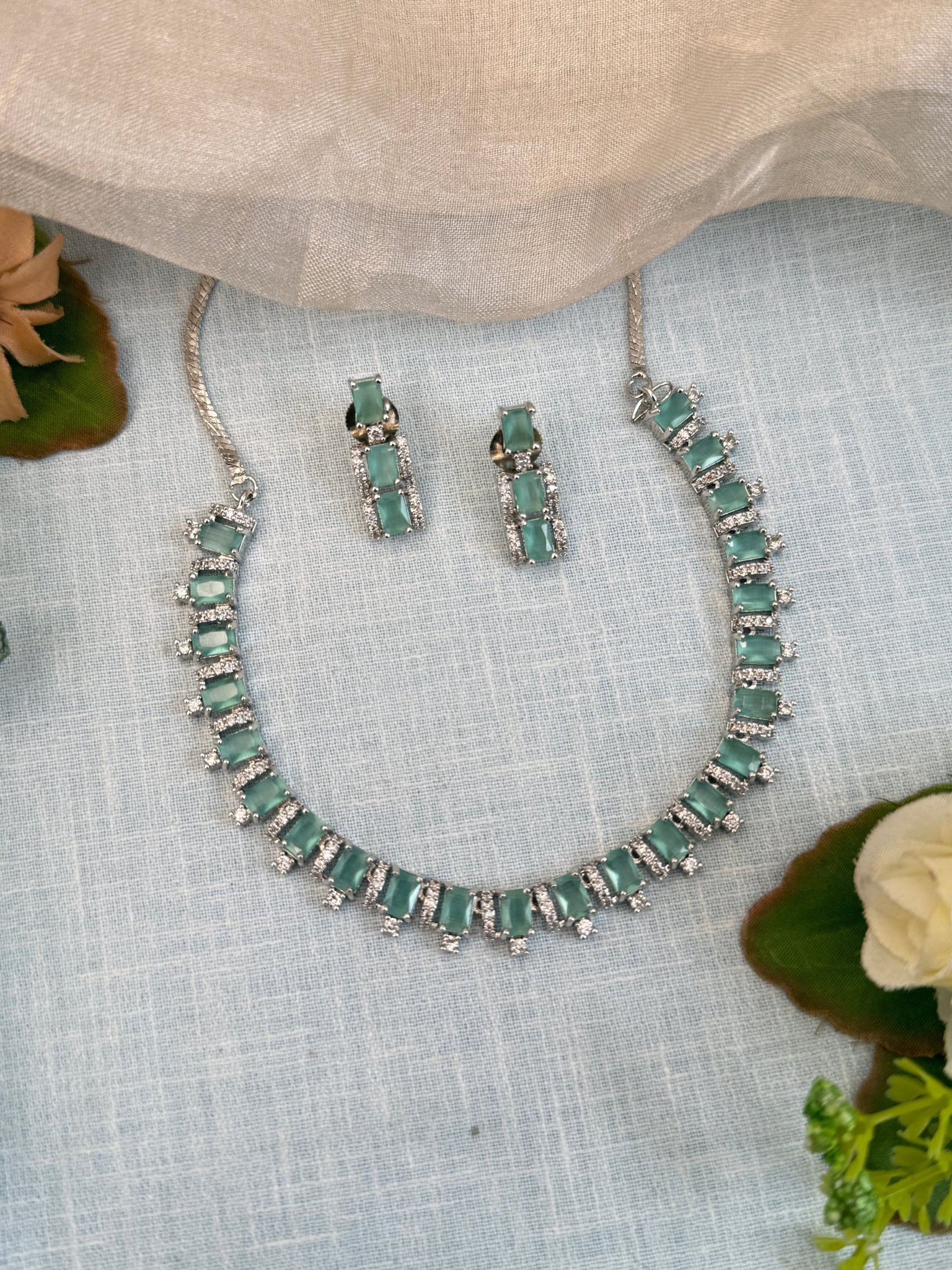 Luxurious White Stone Short Necklace Set 538 - Mahilas