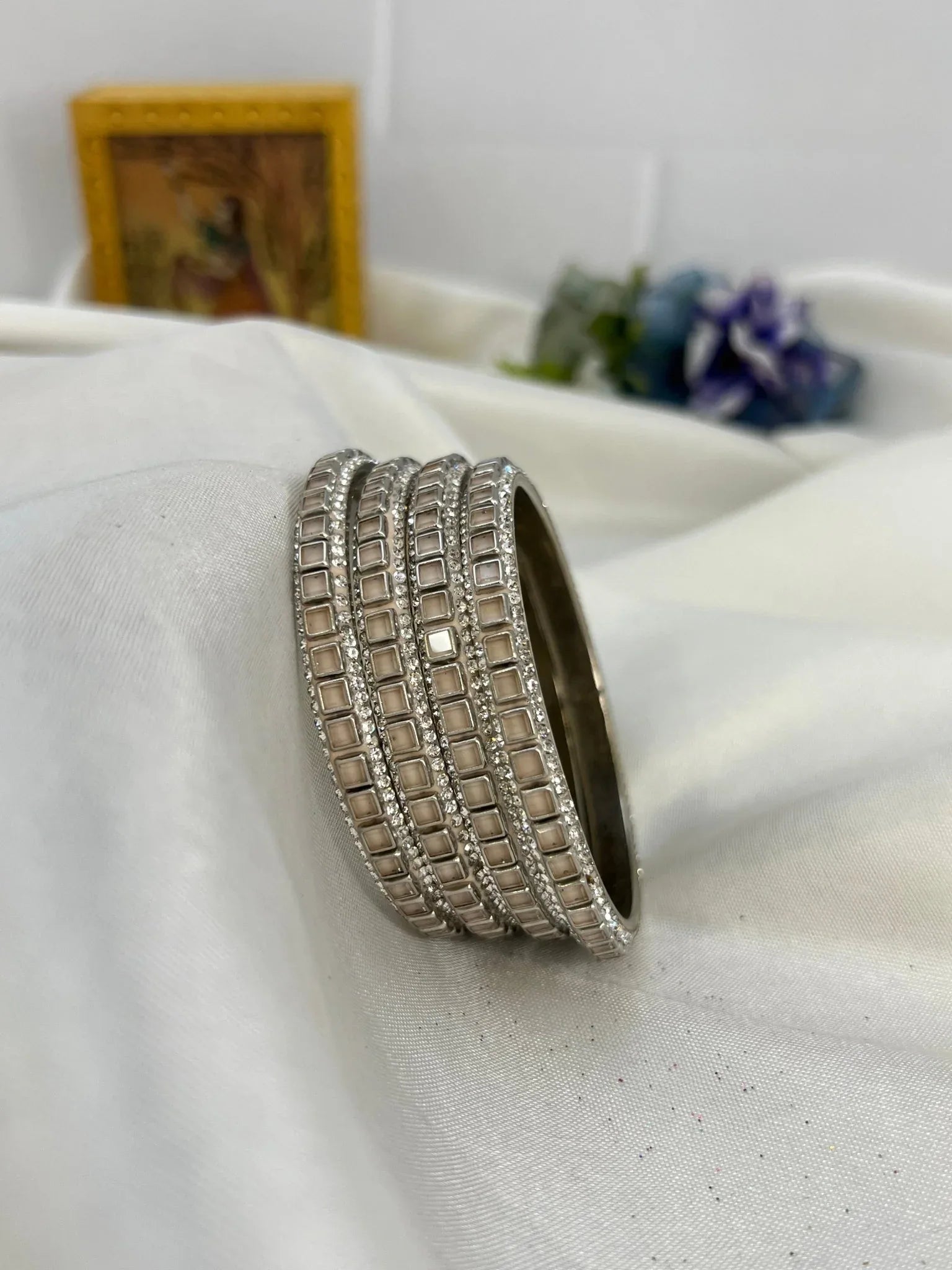 Metal Bangle Design 002 - Gold Base - Mahilas