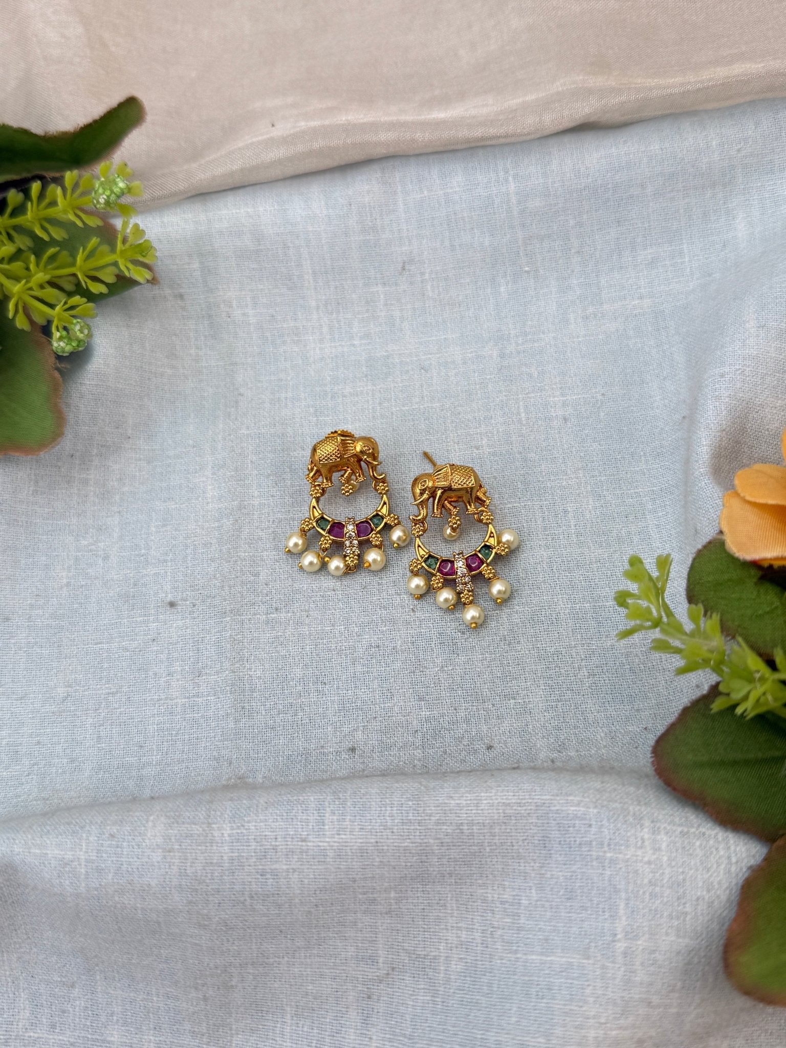 Royal Antique Earrings 1004 - Mahilas