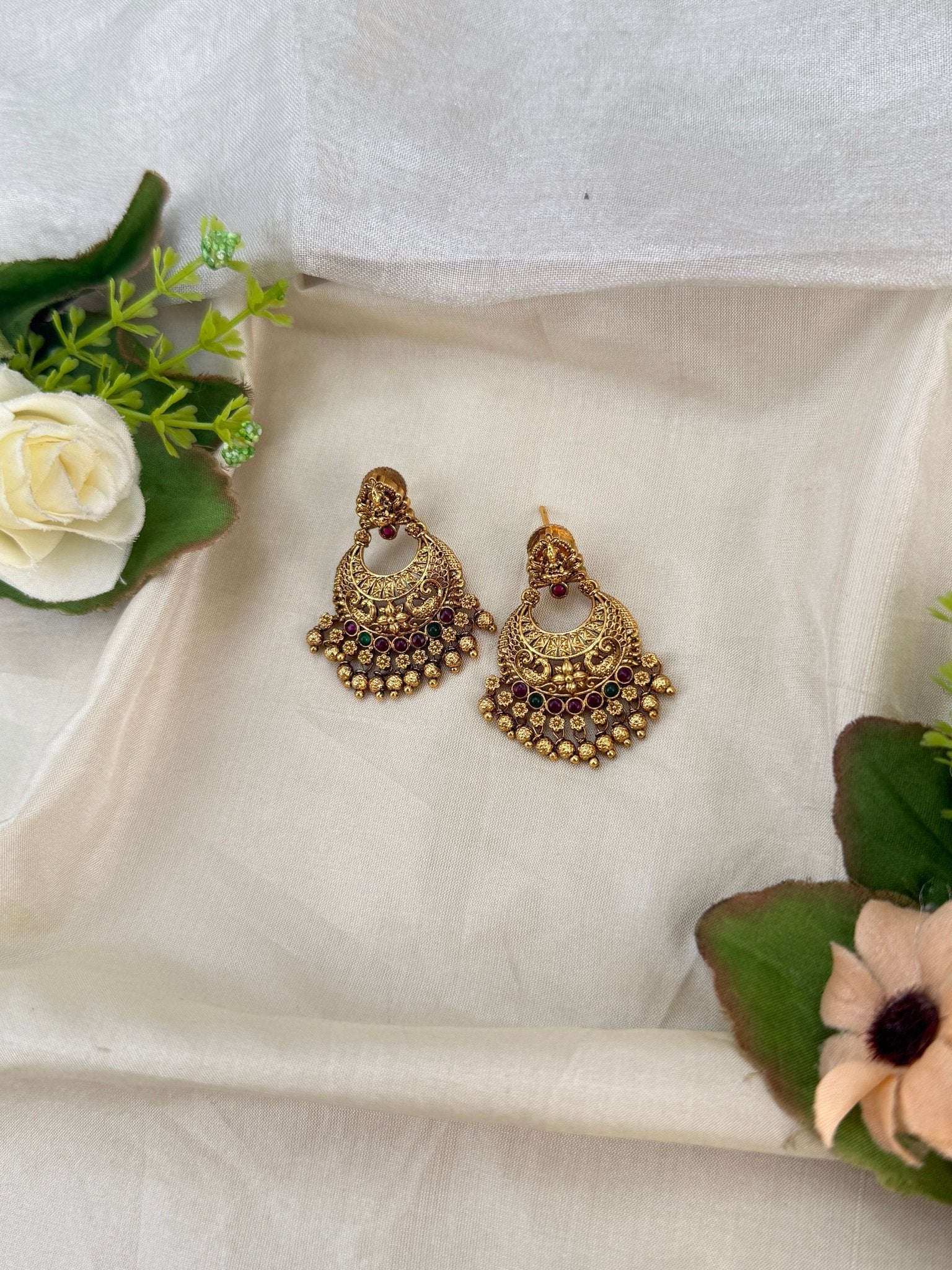 Royal Antique Earrings 1005 - Mahilas
