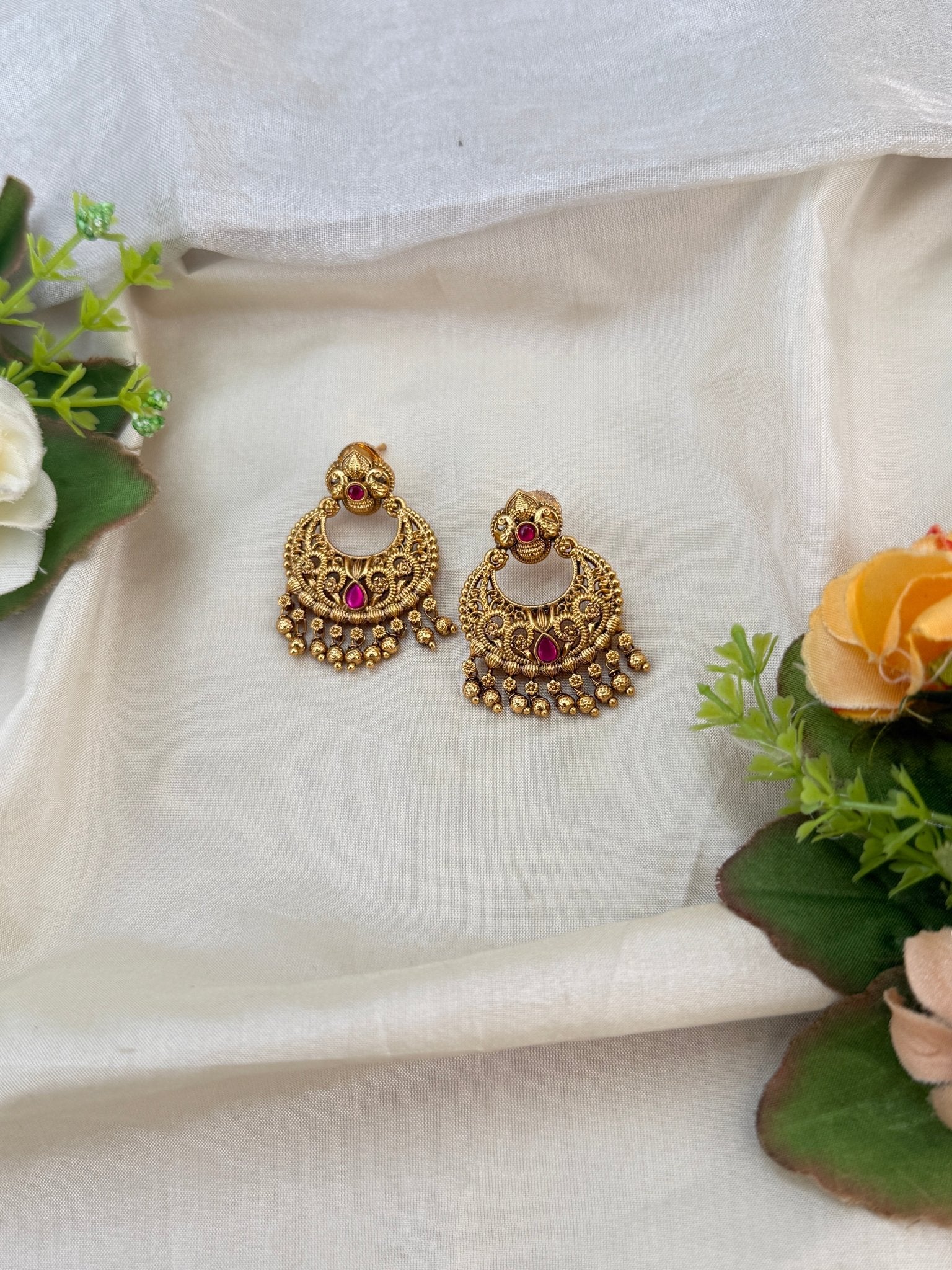 Royal Antique Earrings 1009 - Mahilas
