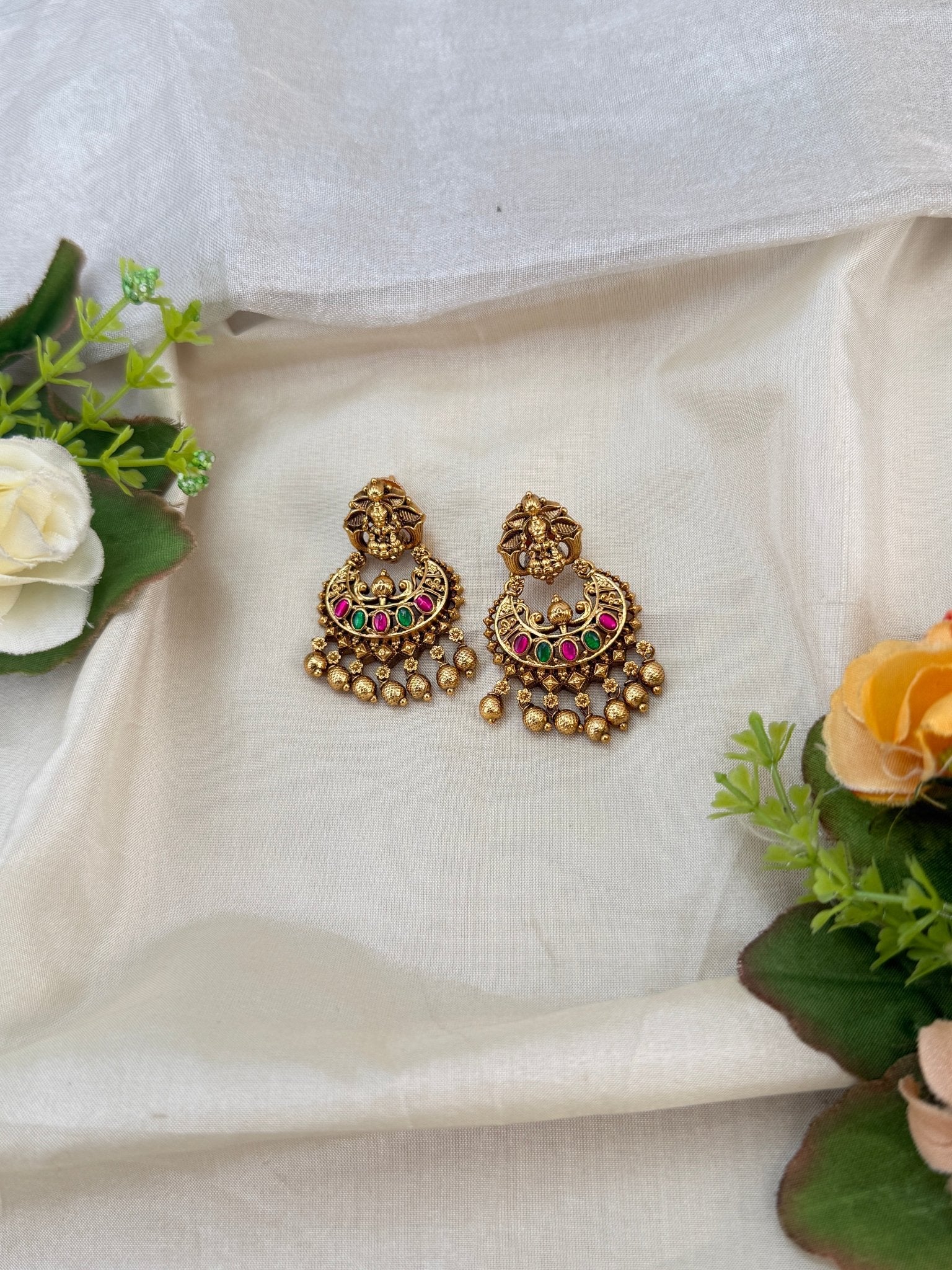 Royal Antique Earrings 1011 - Mahilas