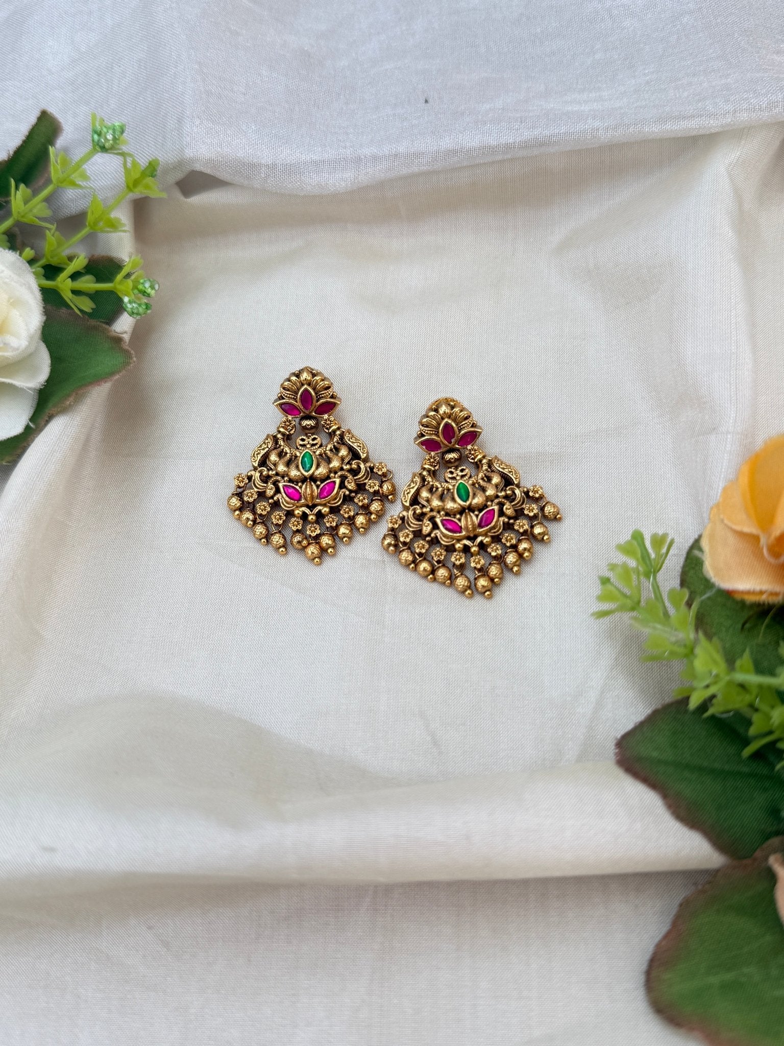Royal Antique Earrings 1012 - Mahilas