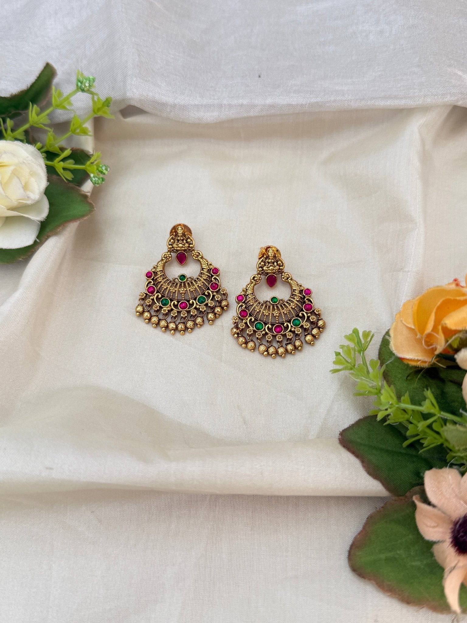 Royal Antique Earrings 1015 - Mahilas
