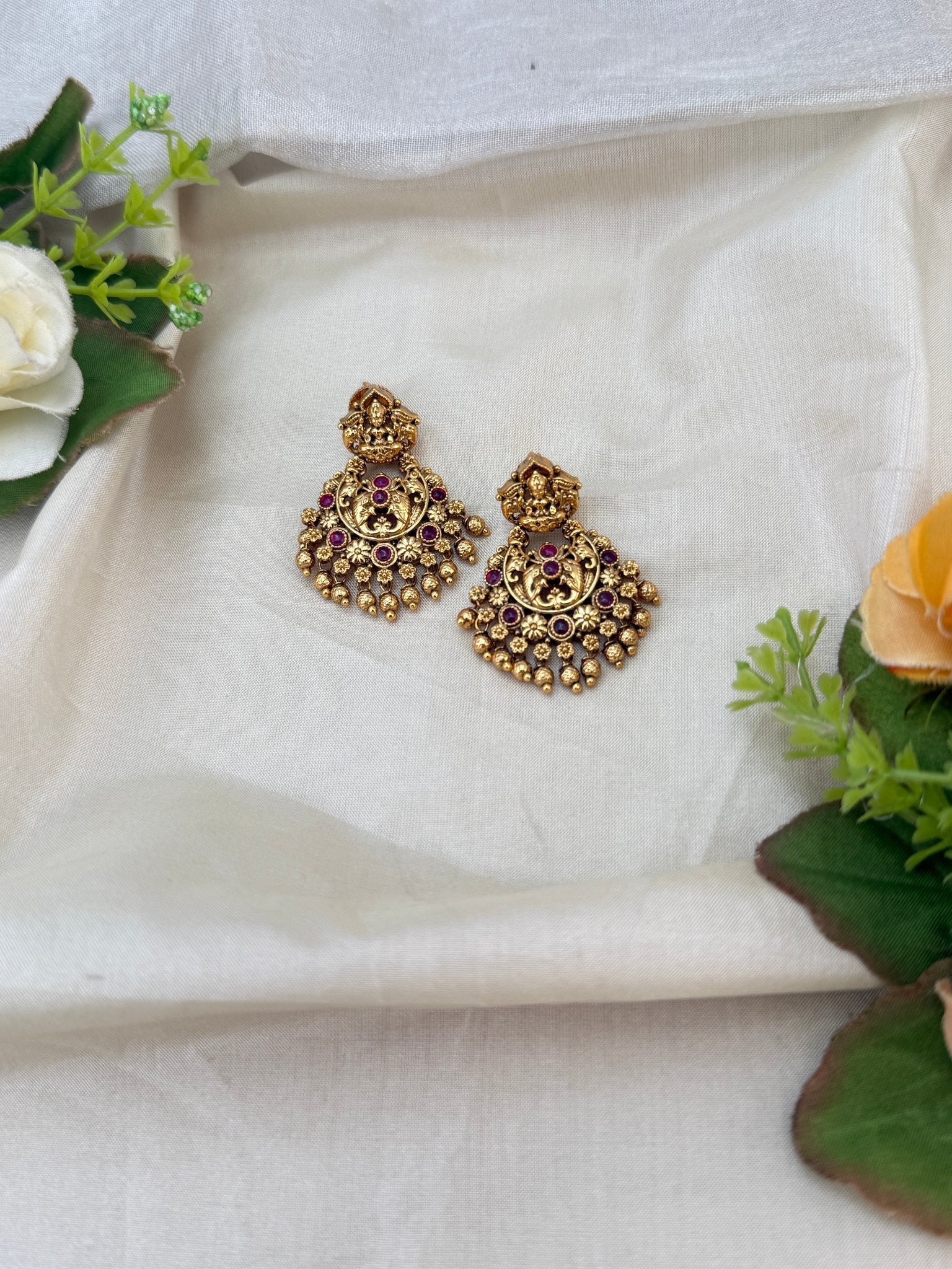 Royal Antique Earrings 1018 - Mahilas