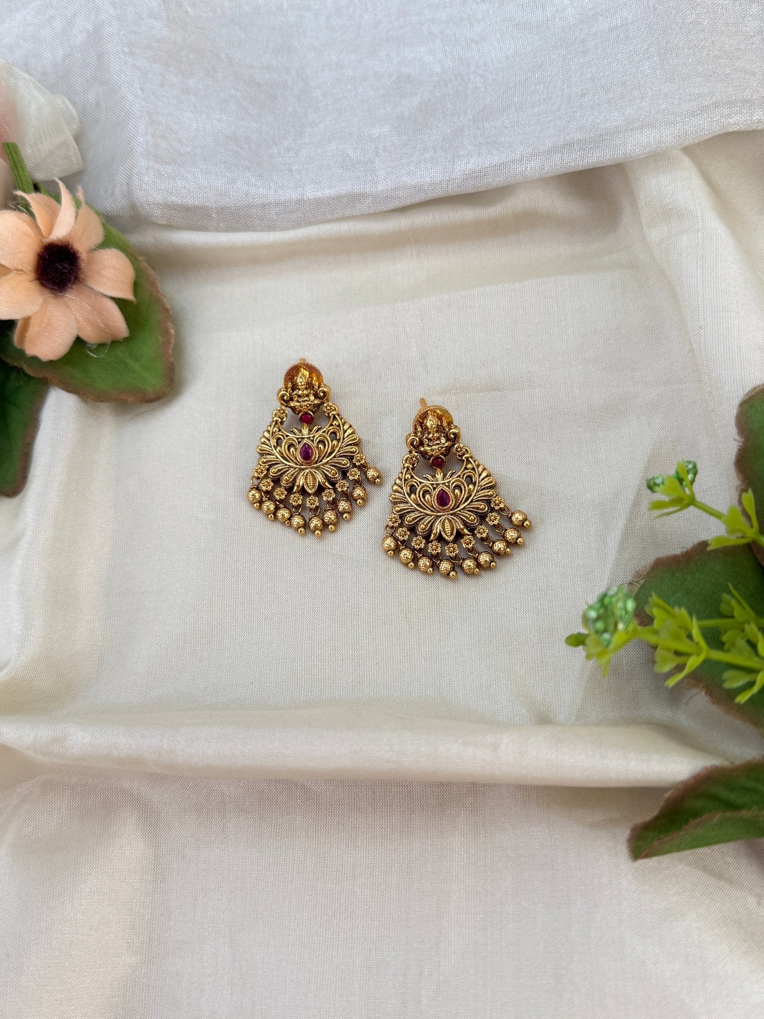 Royal Antique Earrings 1024 - Mahilas