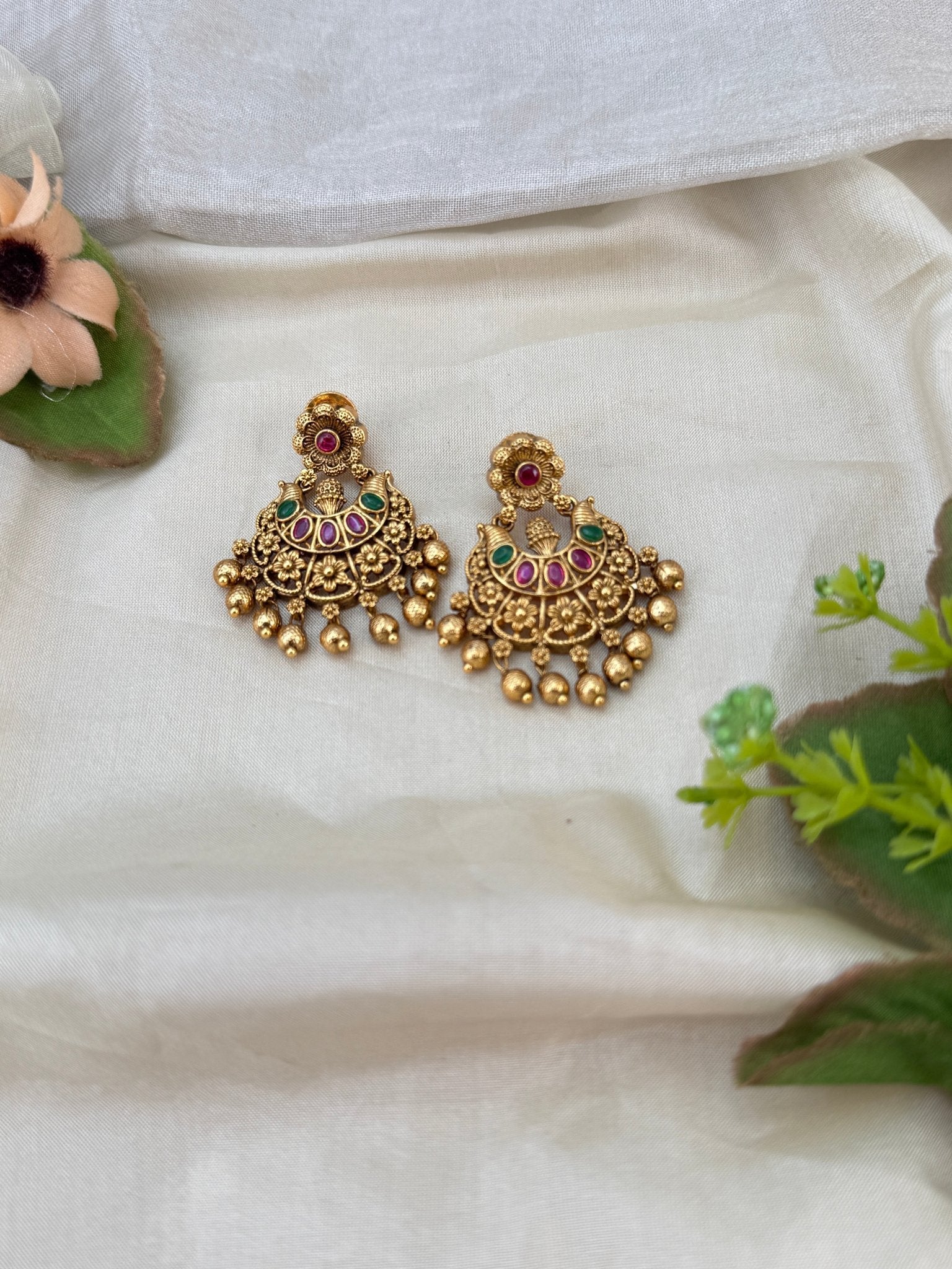 Royal Antique Earrings 1030 - Mahilas