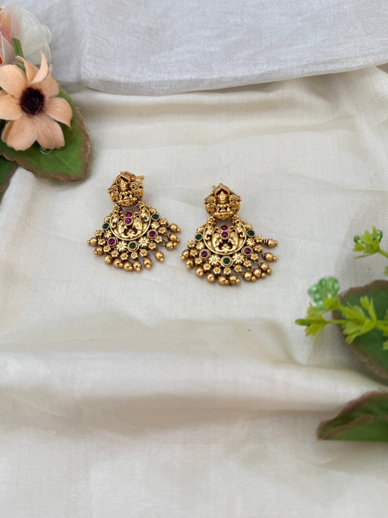 Royal Antique Earrings 1031 - Mahilas