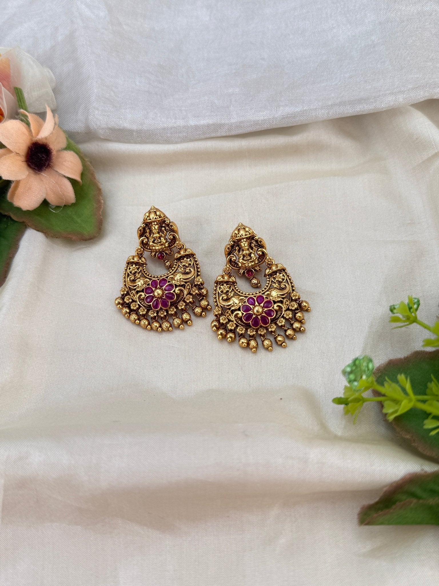 Royal Antique Earrings 1034 - Mahilas