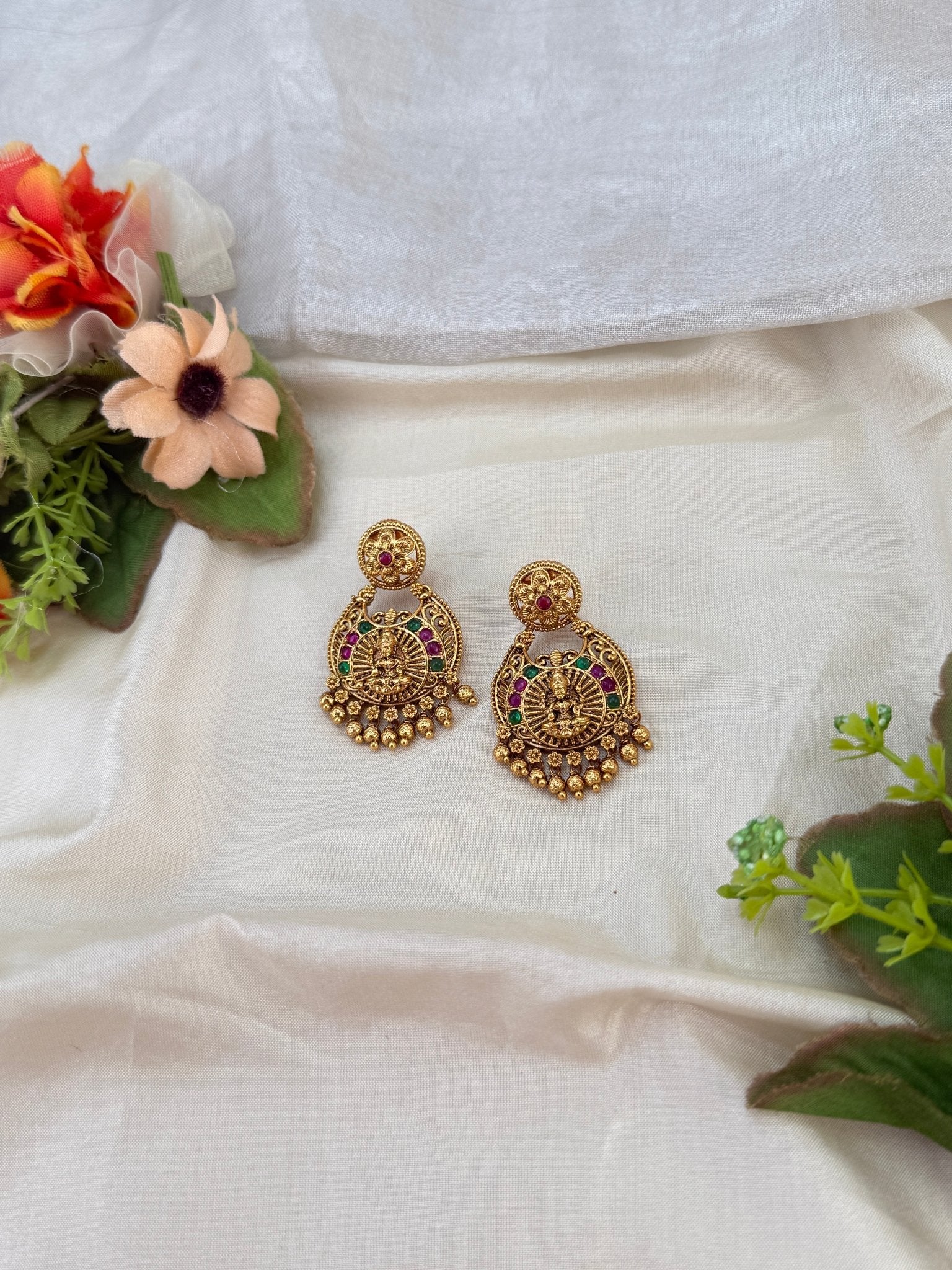 Royal Antique Earrings 1037 - Mahilas
