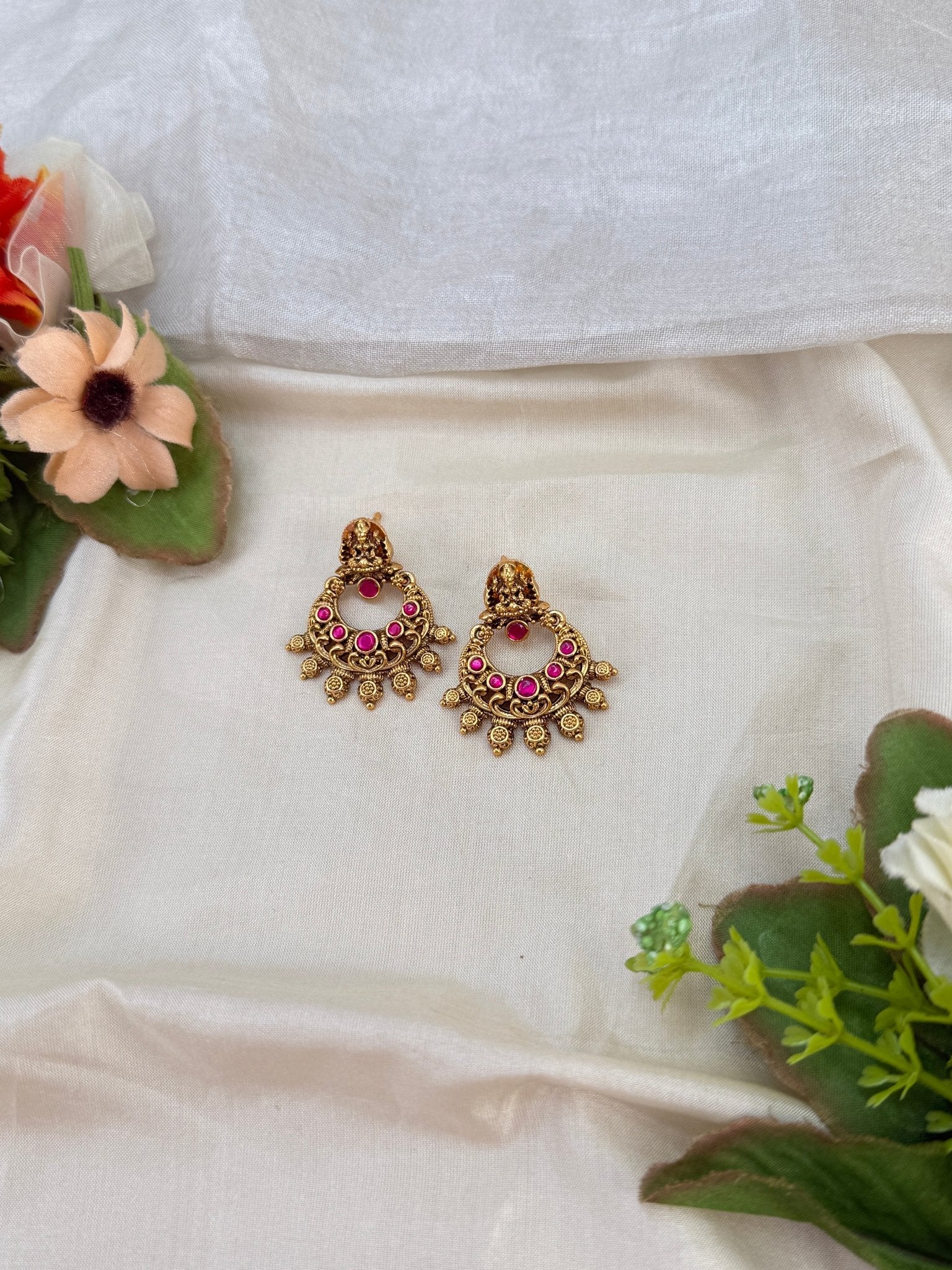 Royal Antique Earrings 1038 - Mahilas