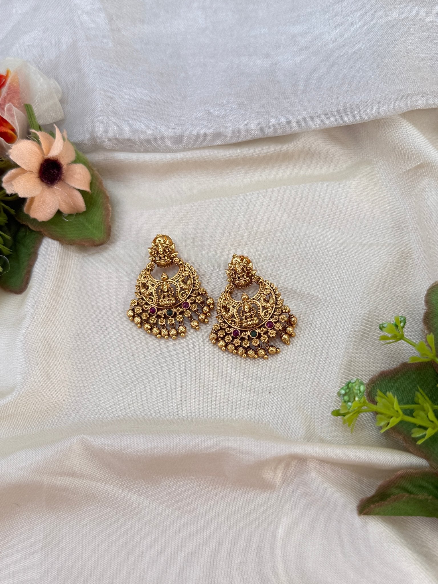 Royal Antique Earrings 1040 - Mahilas