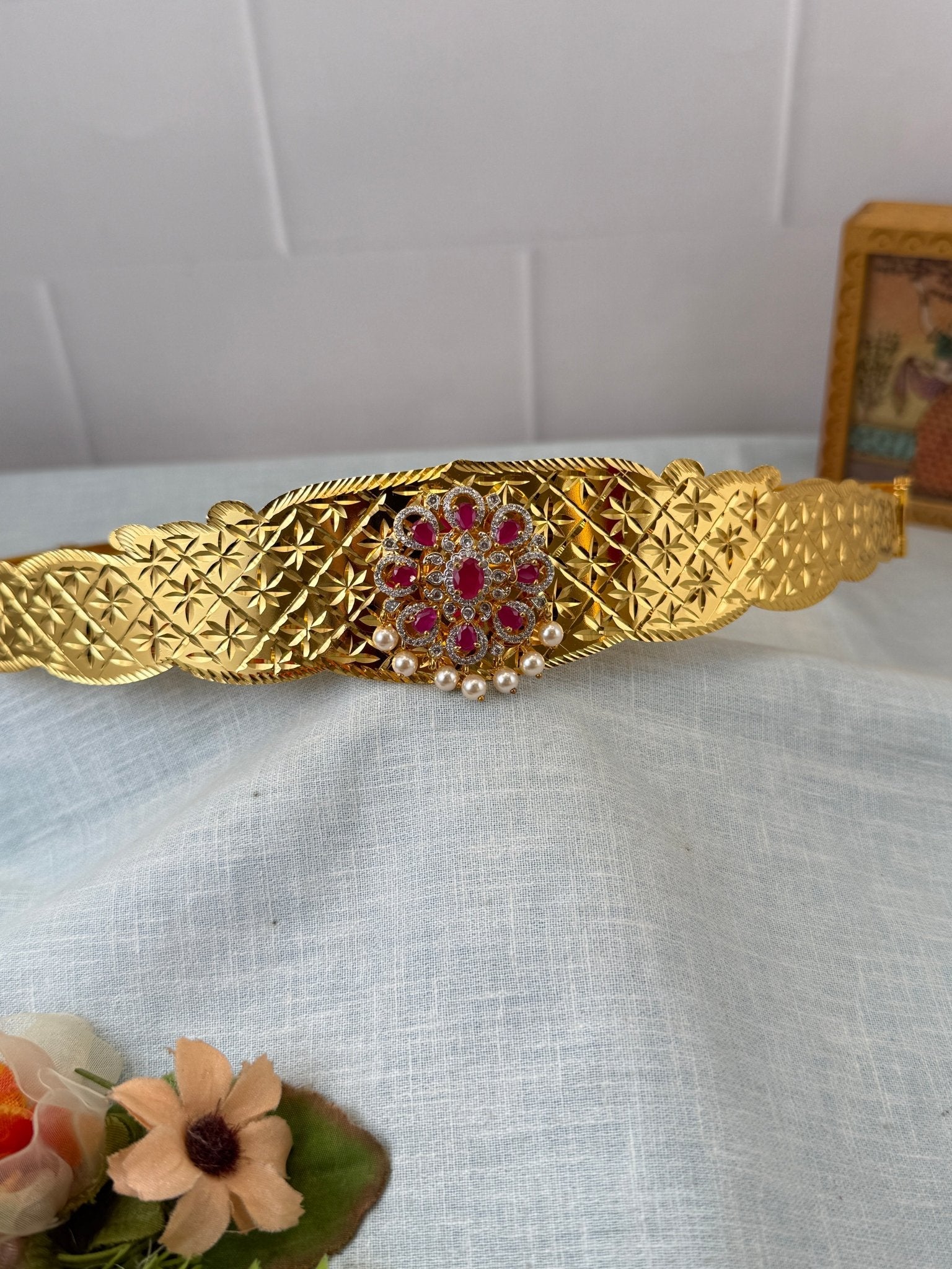 Royal Antique Embossed Word Vaddanam Kamarbandh 8113 - Mahilas