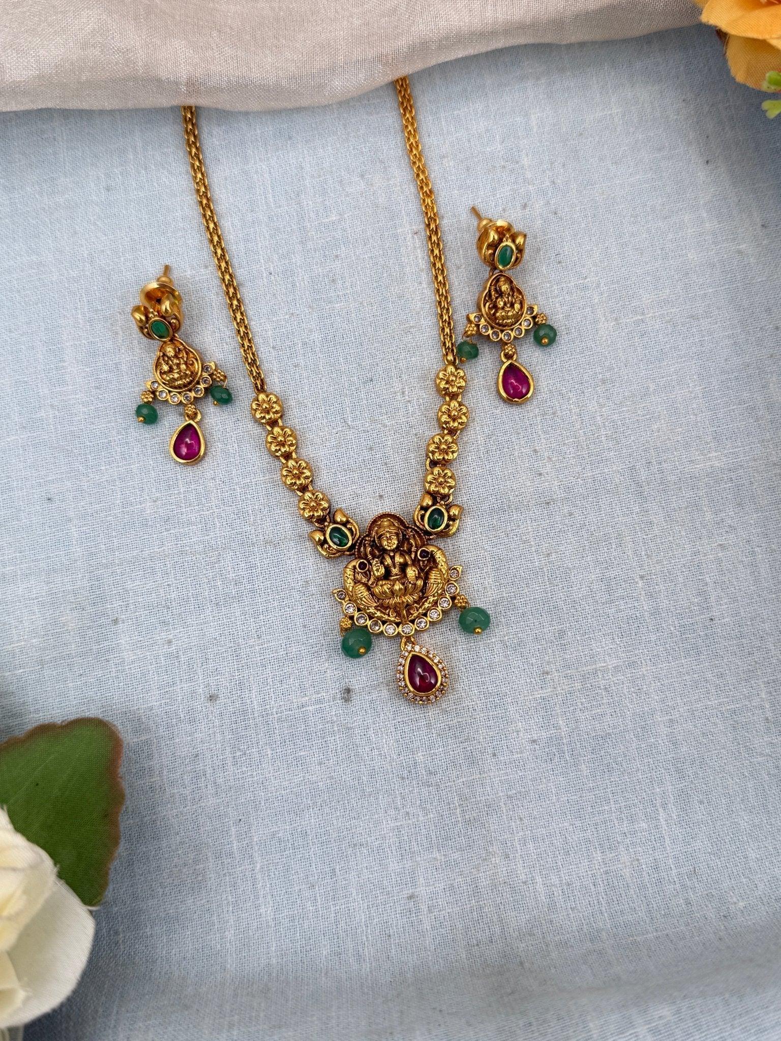 Royal Antique Flower Lakshmi Short Necklace Set 0143 - Mahilas