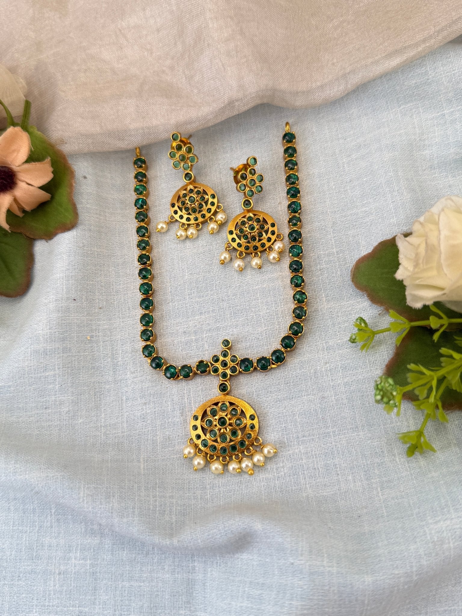 Royal Antique Gold Like Short Necklace Set 0970 - Mahilas