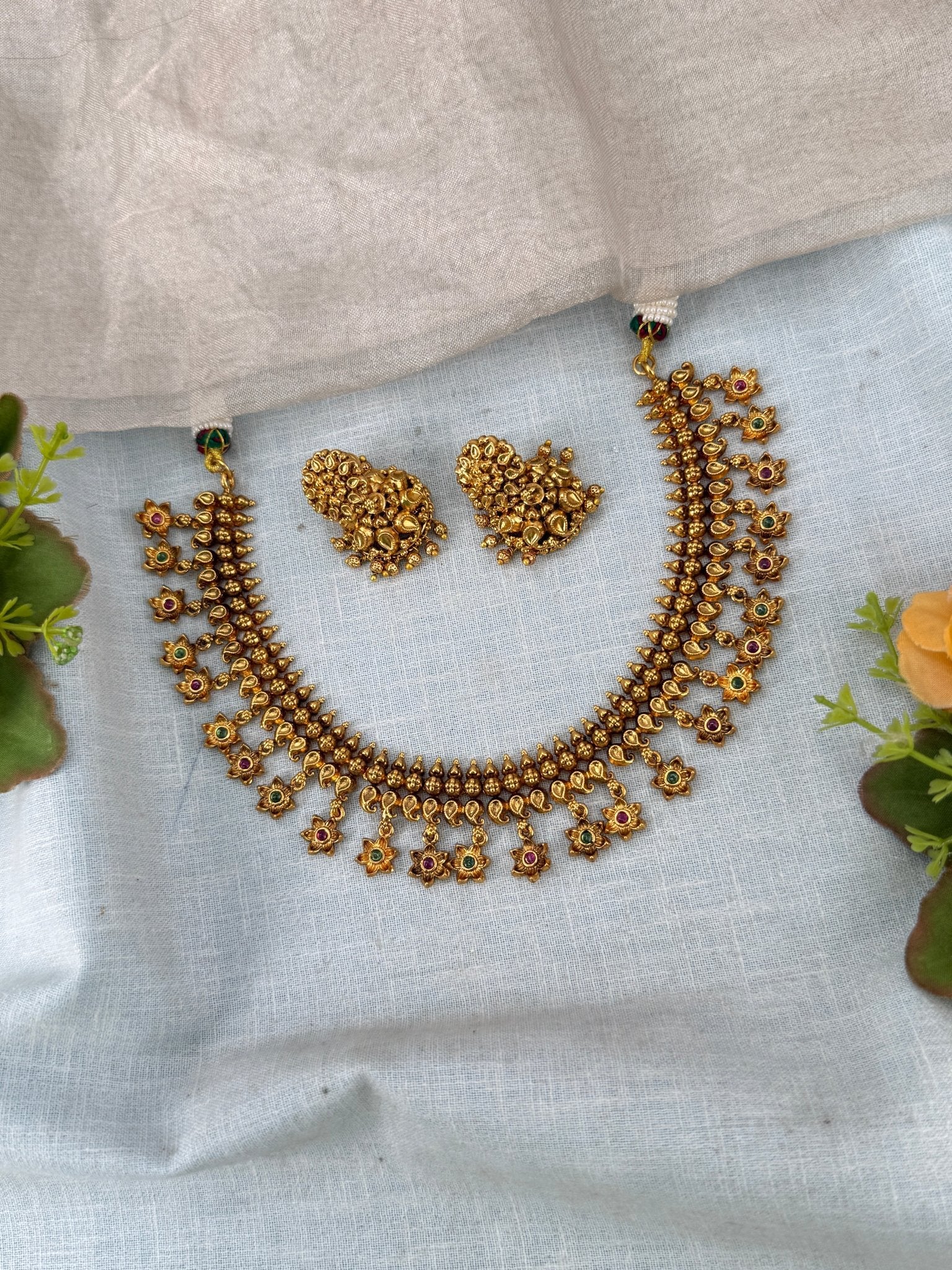Royal Antique Gold Star Short Necklace Set 196 - Mahilas