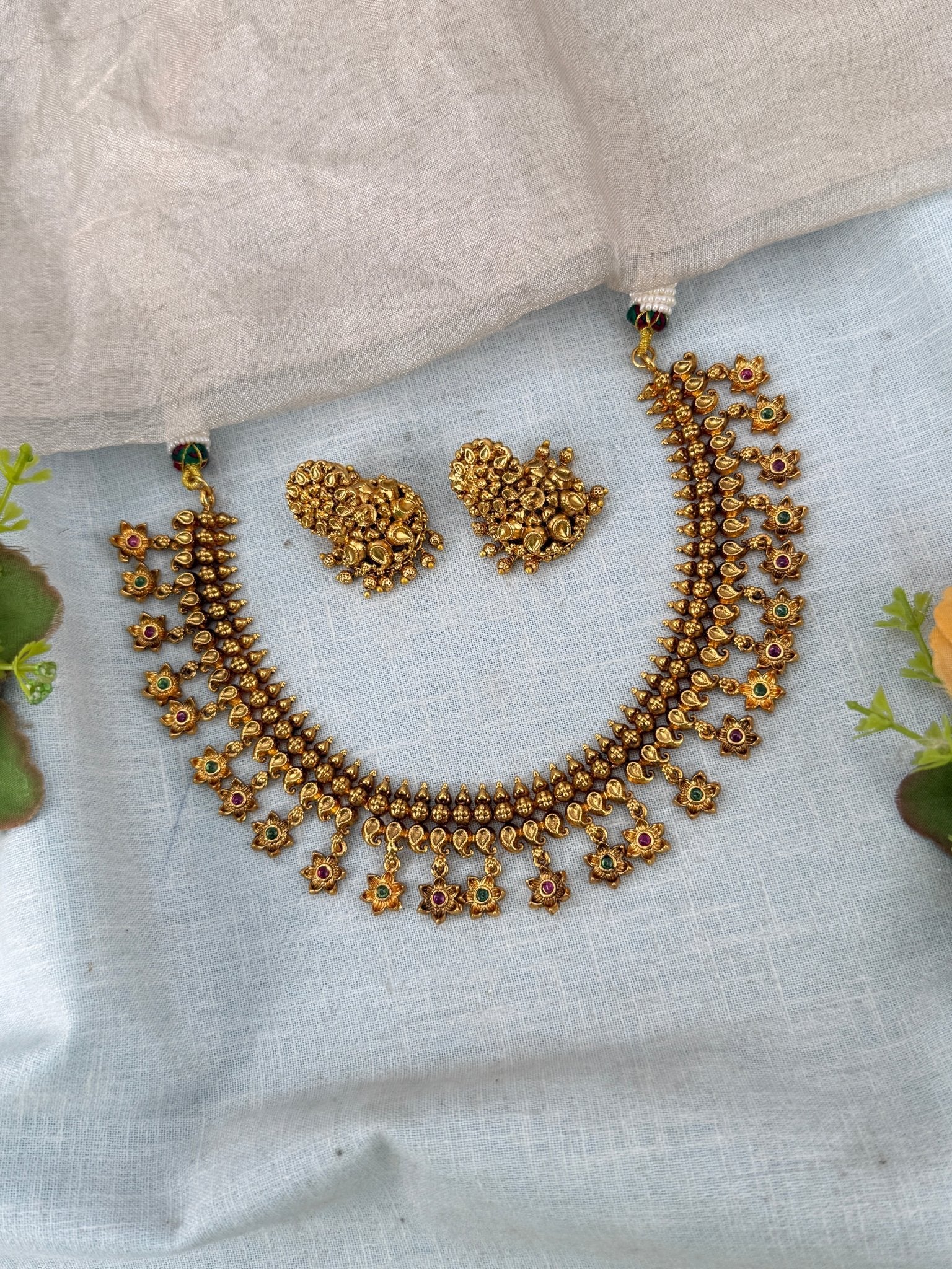 Royal Antique Gold Star Short Necklace Set 196 - Mahilas