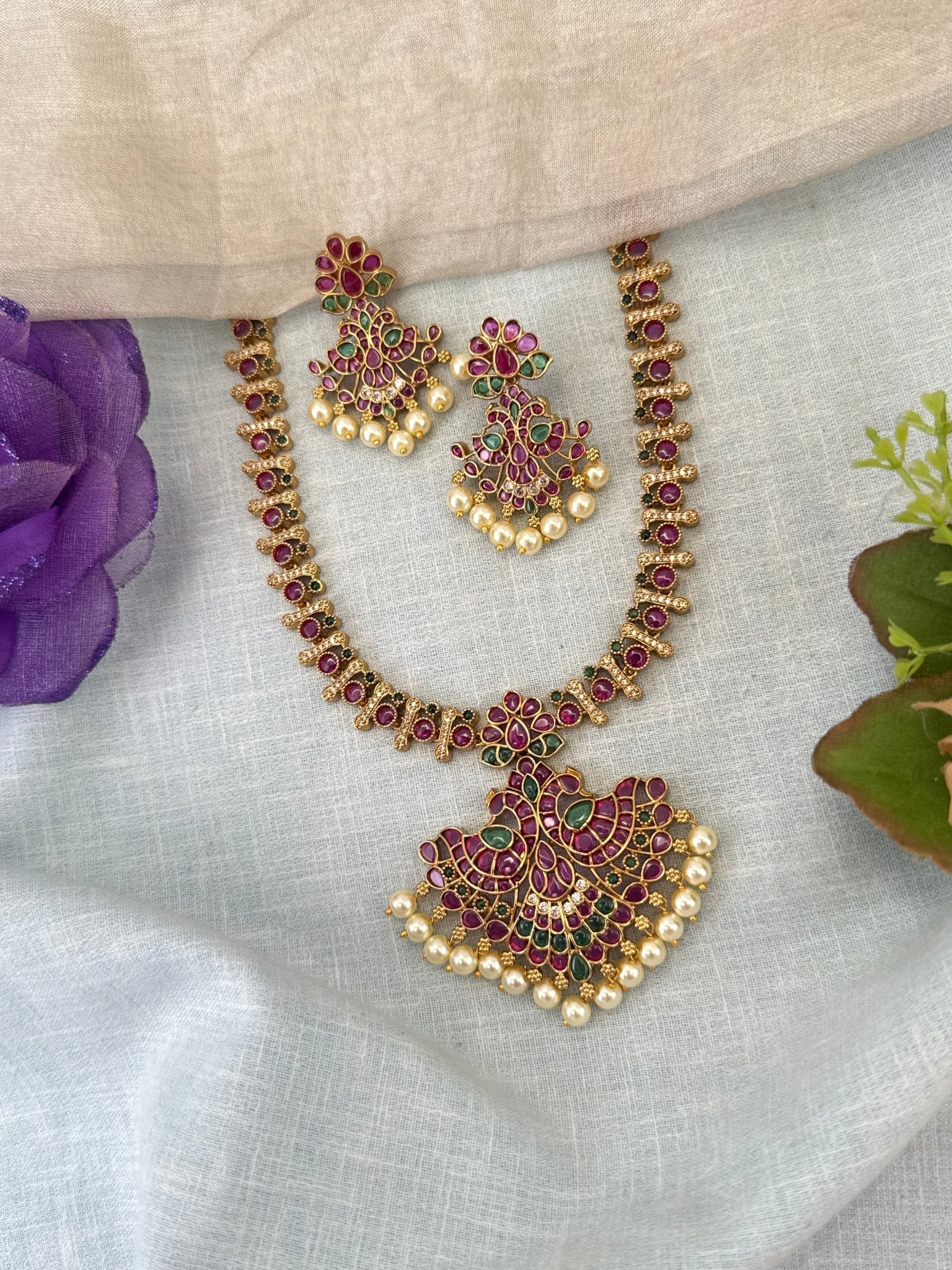 Royal Antique Grand Pendant Short Necklace Set 1225 - Mahilas