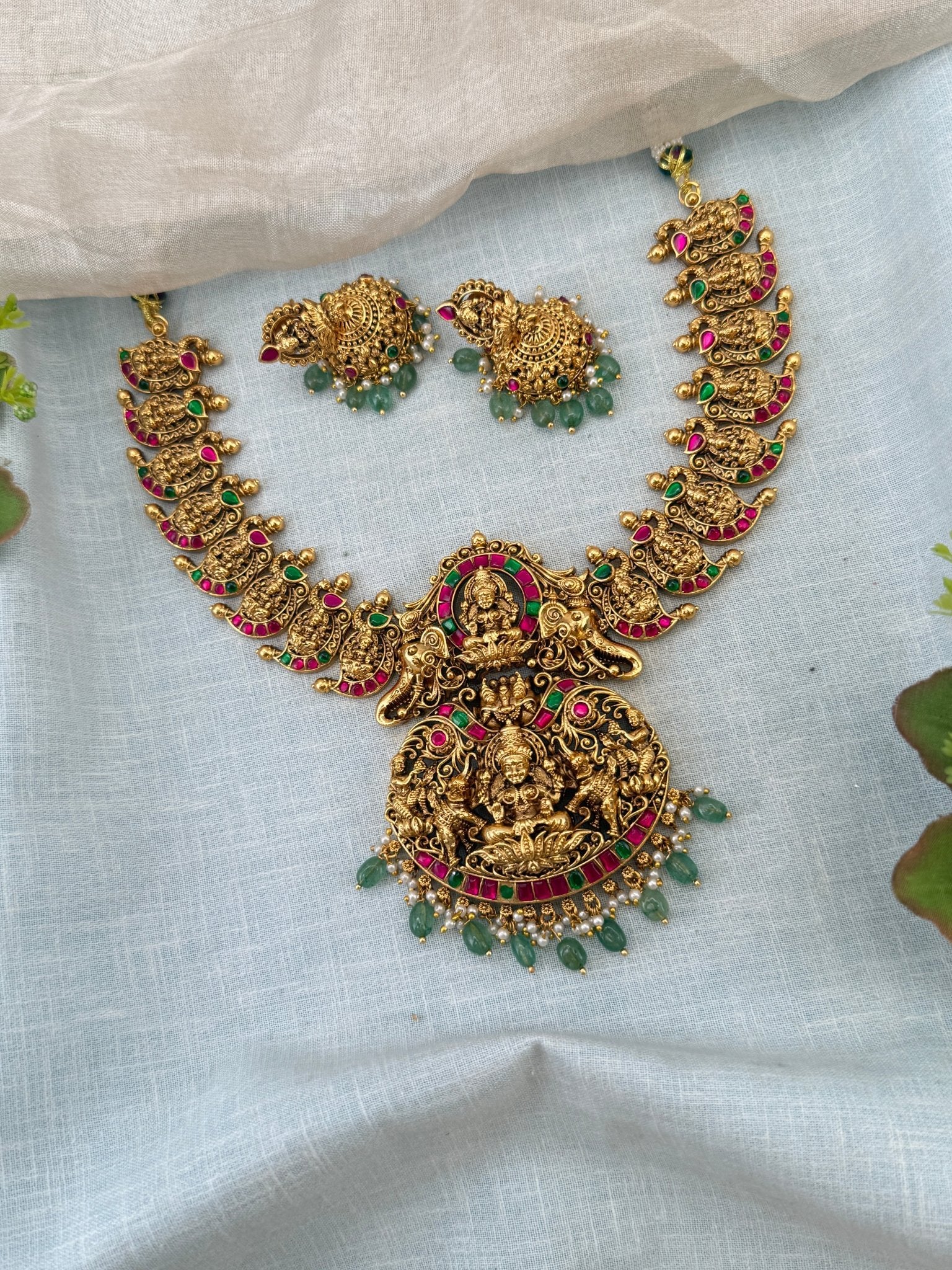 Royal Antique Jadau Grand Short Necklace Set 1158 - Mahilas