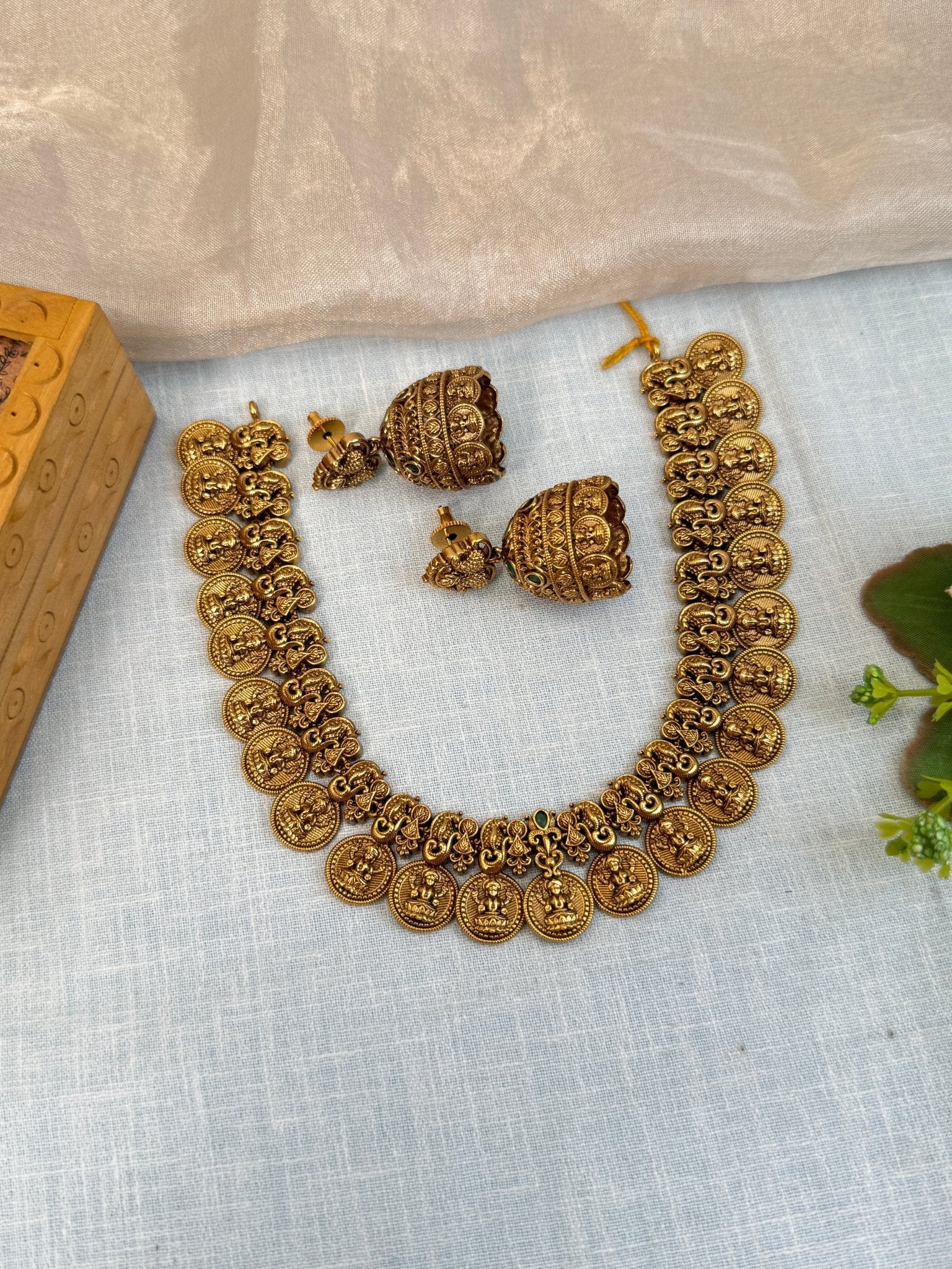 Royal Antique Kaasu Bridal Necklace Set 862 - Mahilas