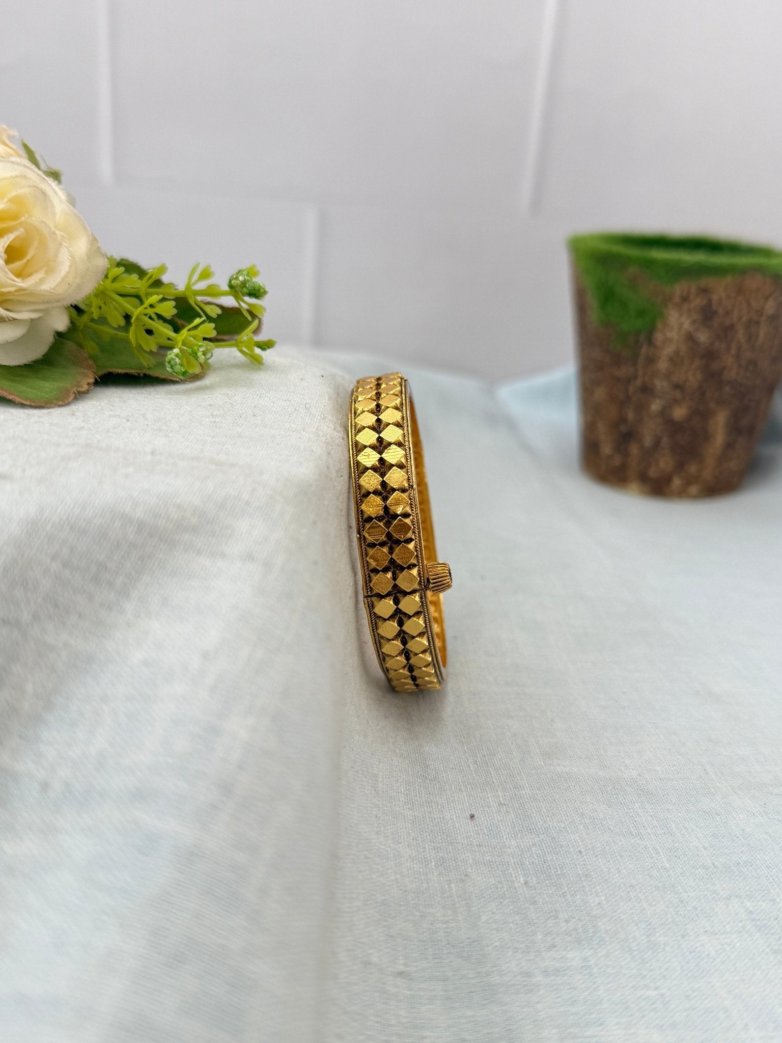 Royal Antique Kada Bangle 7209 - Mahilas