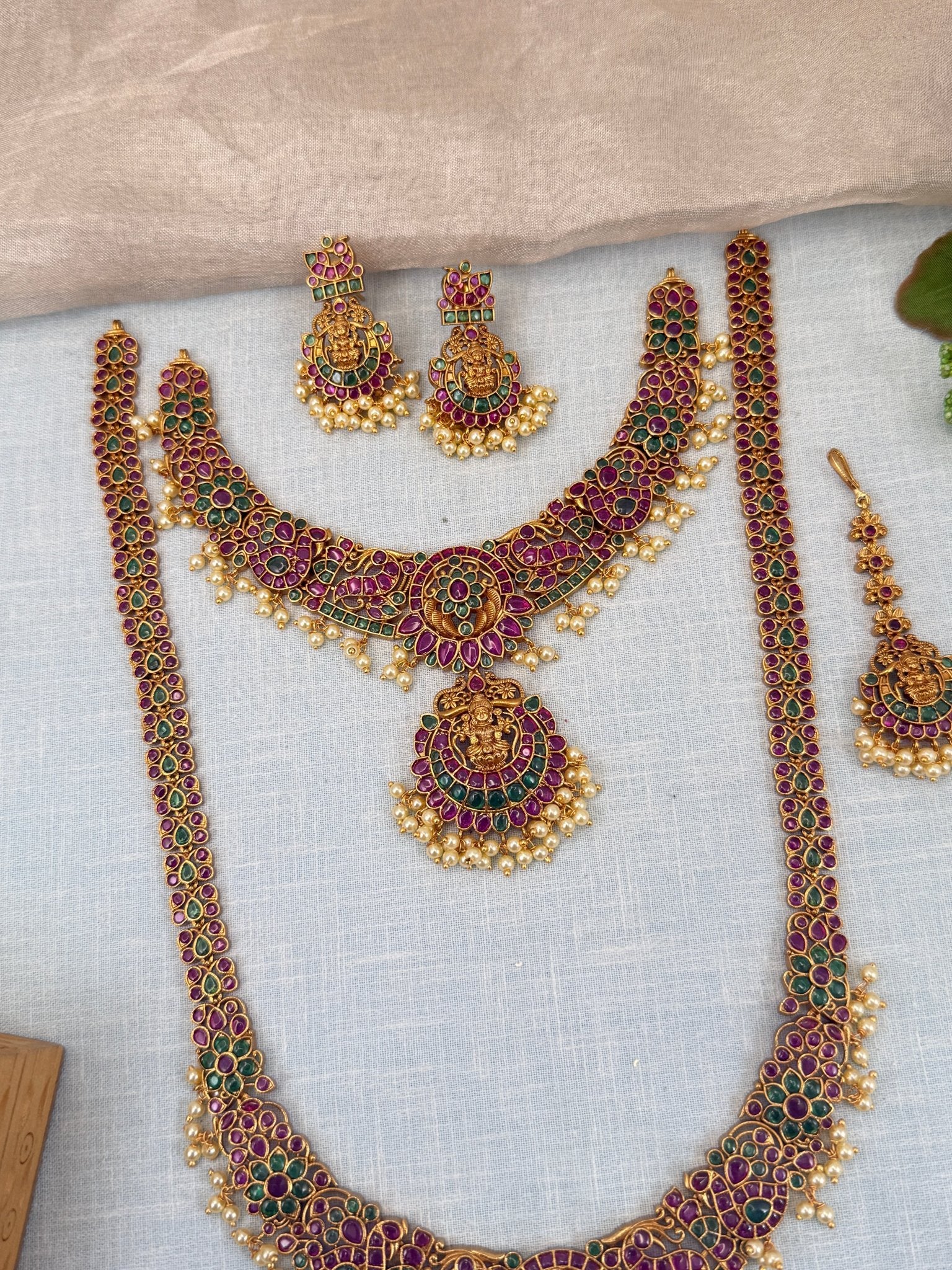 Royal Antique Kemp Stone Lakshmi Bridal Necklace Set 0508 - Mahilas