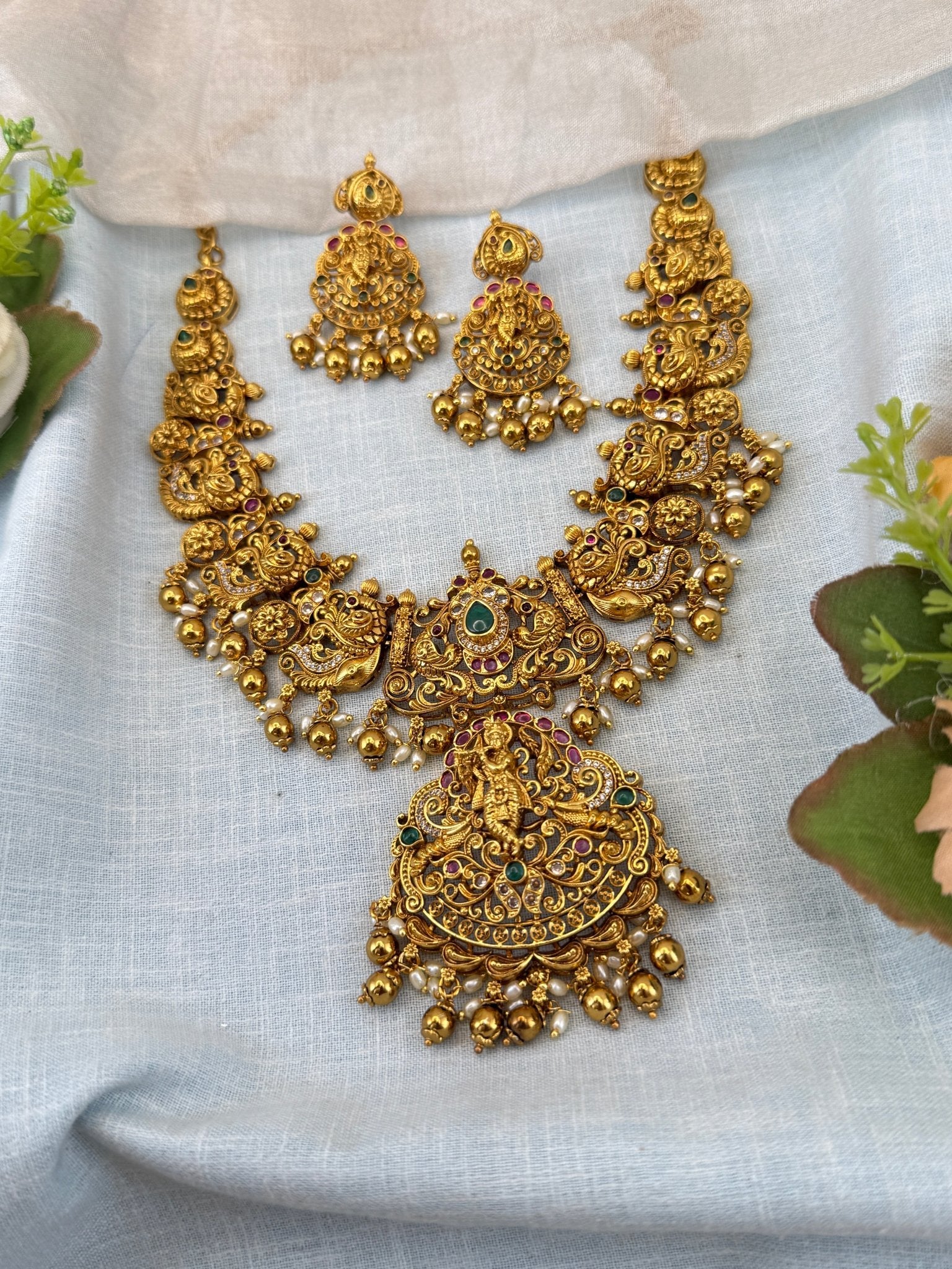 Royal Antique Krishna Pendant Short Necklace Set 1136 - Mahilas