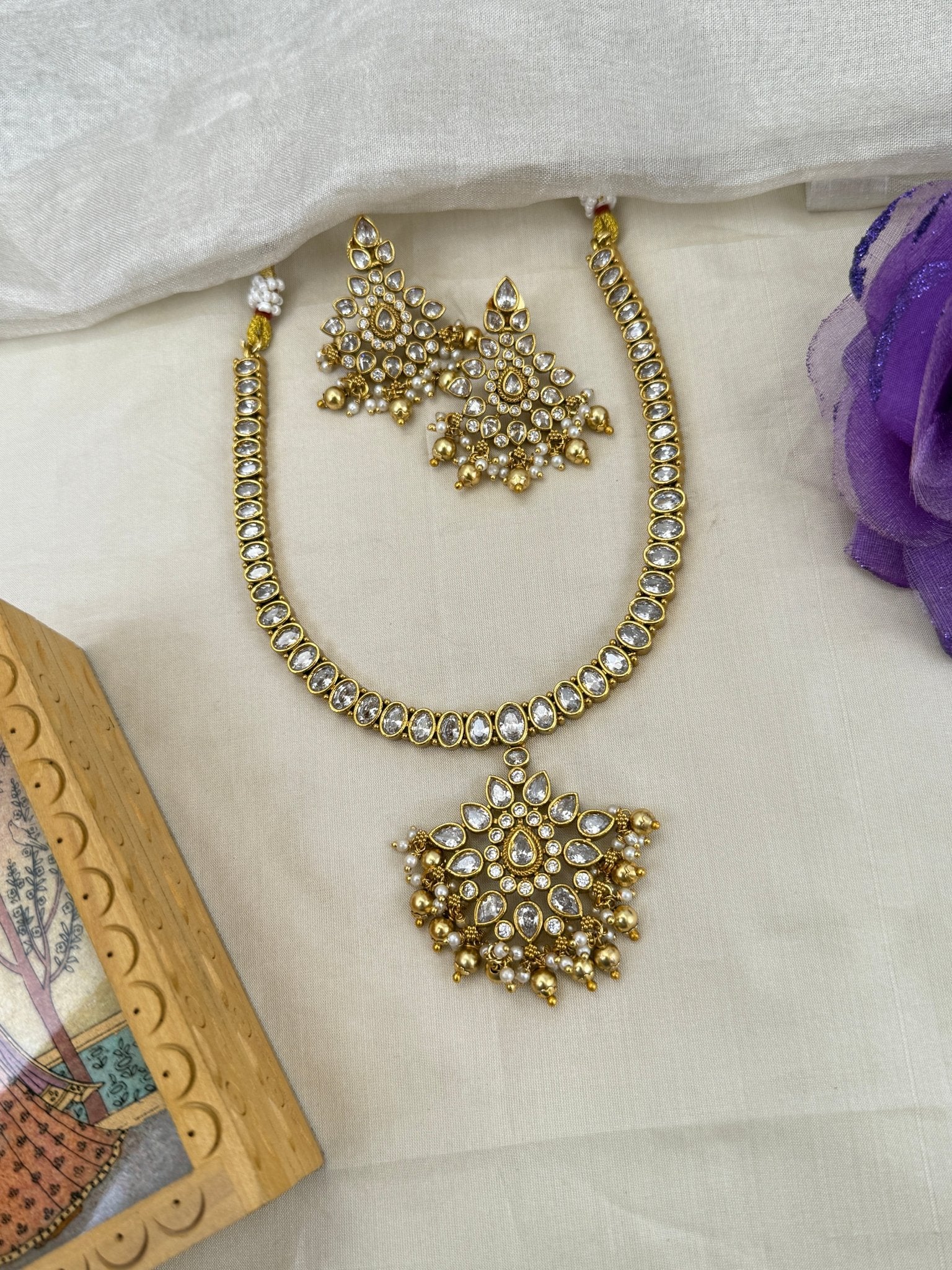 Royal Antique Kundan Short Necklace Set 0679 - Mahilas