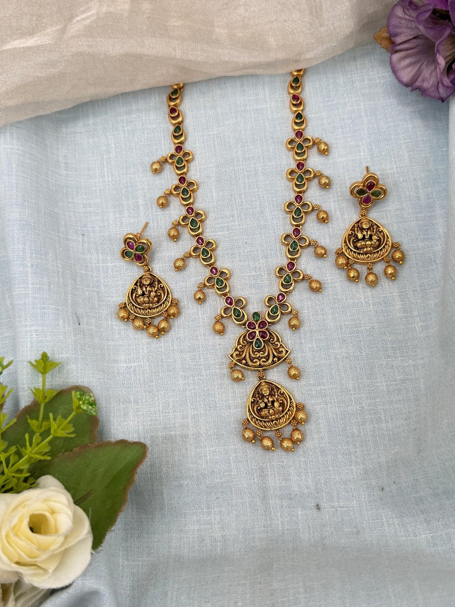 Royal Antique Lakshmi Pendant Necklace Set 0194 - Mahilas