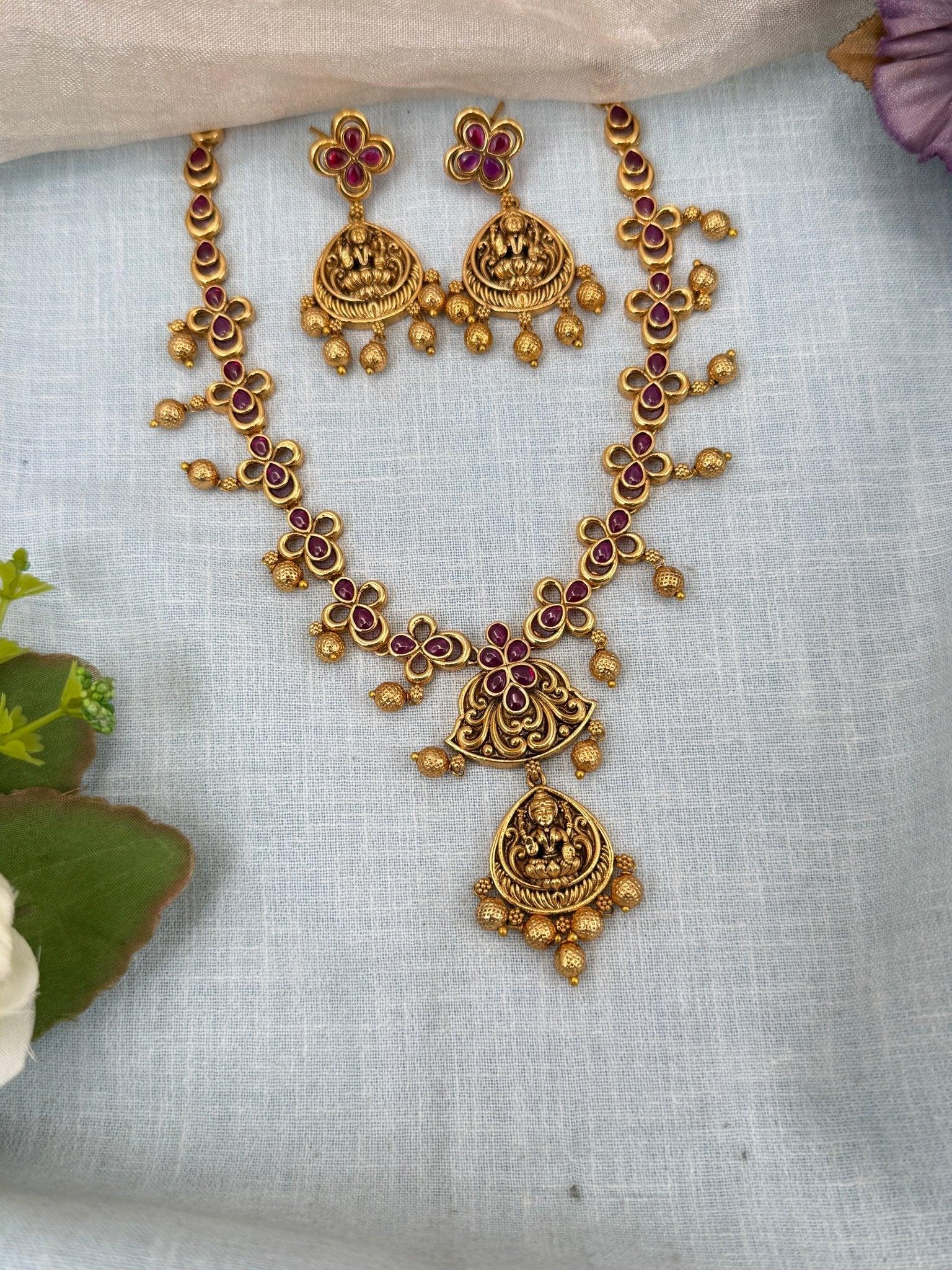 Royal Antique Lakshmi Pendant Necklace Set 0197 - Mahilas